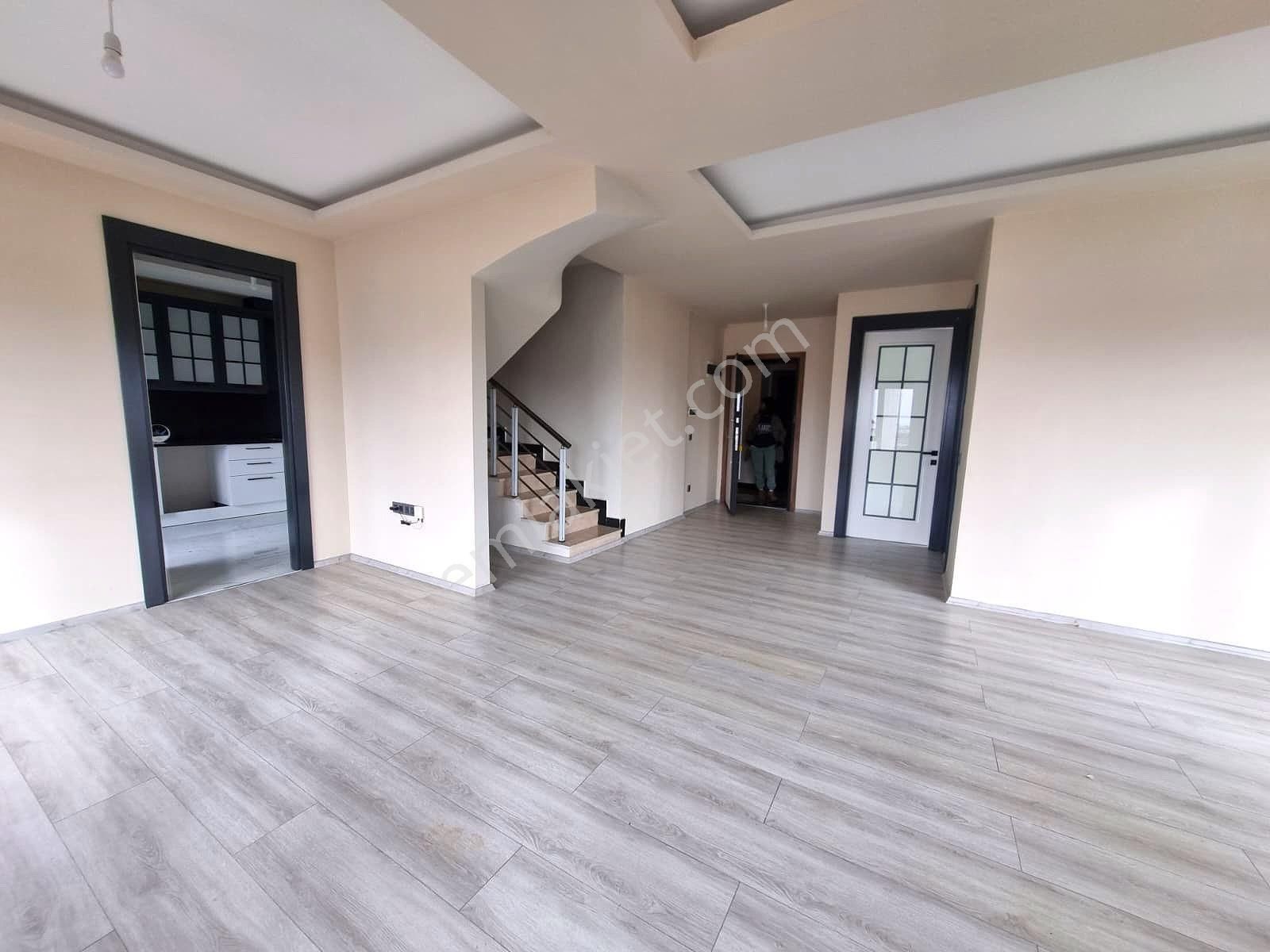 Fığla Mahallesi’nde Kale Ve Deniz Manzaralı Geniş 4+1 Kiralık Daire - Görsel 3