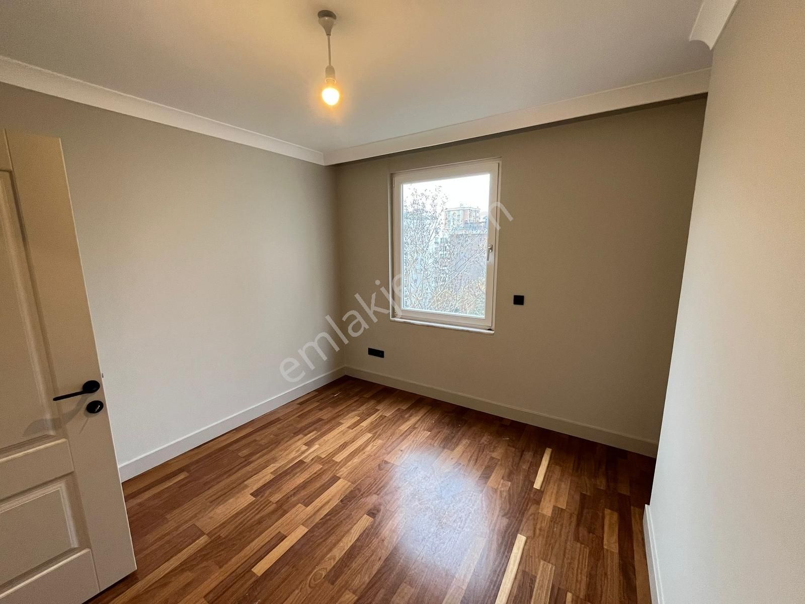 Utkudan Erenköy Divanın Sokağında Ebeveyn Banyolu Satılık 3+1 - Görsel 2