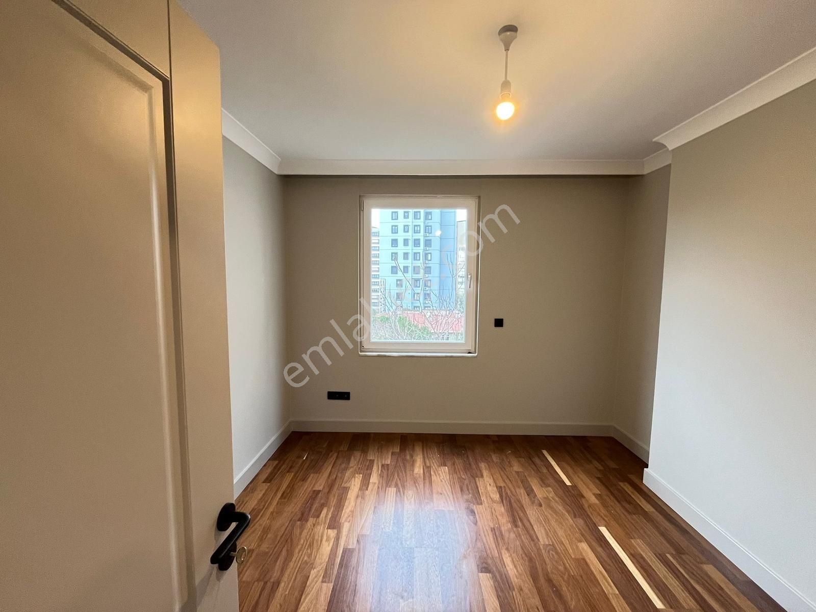 Utkudan Erenköy Divanın Sokağında Ebeveyn Banyolu Satılık 3+1 - Görsel 17