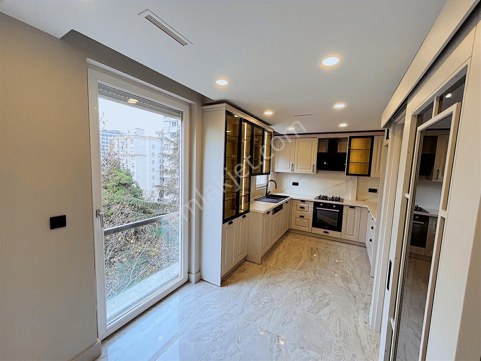 Utkudan Erenköy Divanın Sokağında Ebeveyn Banyolu Satılık 3+1 - Görsel 21