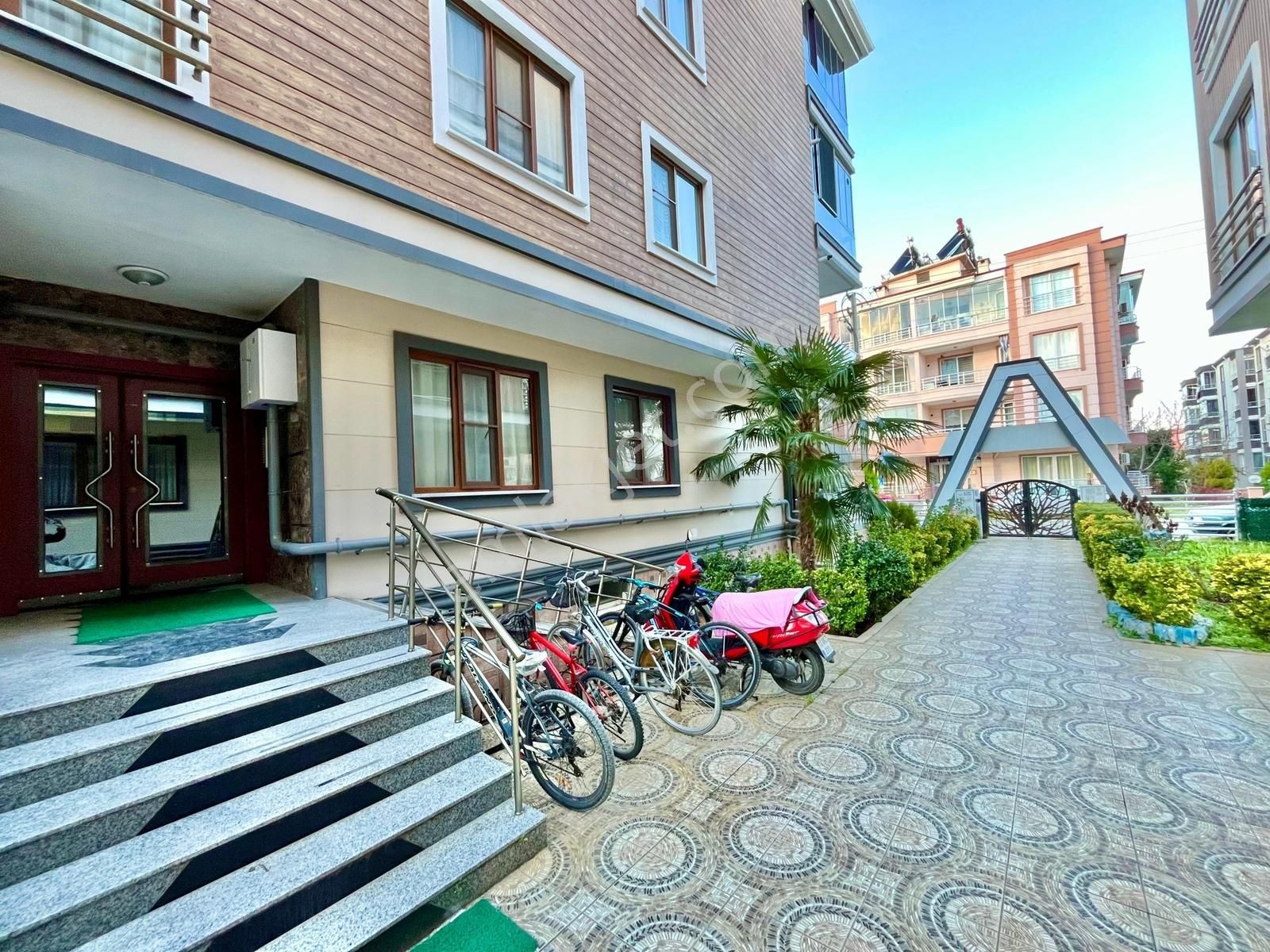 Gümüş'den Altınkumda Geniş Cam Balkonlu Ara Kat Şahane 2+1 Daire - Görsel 10