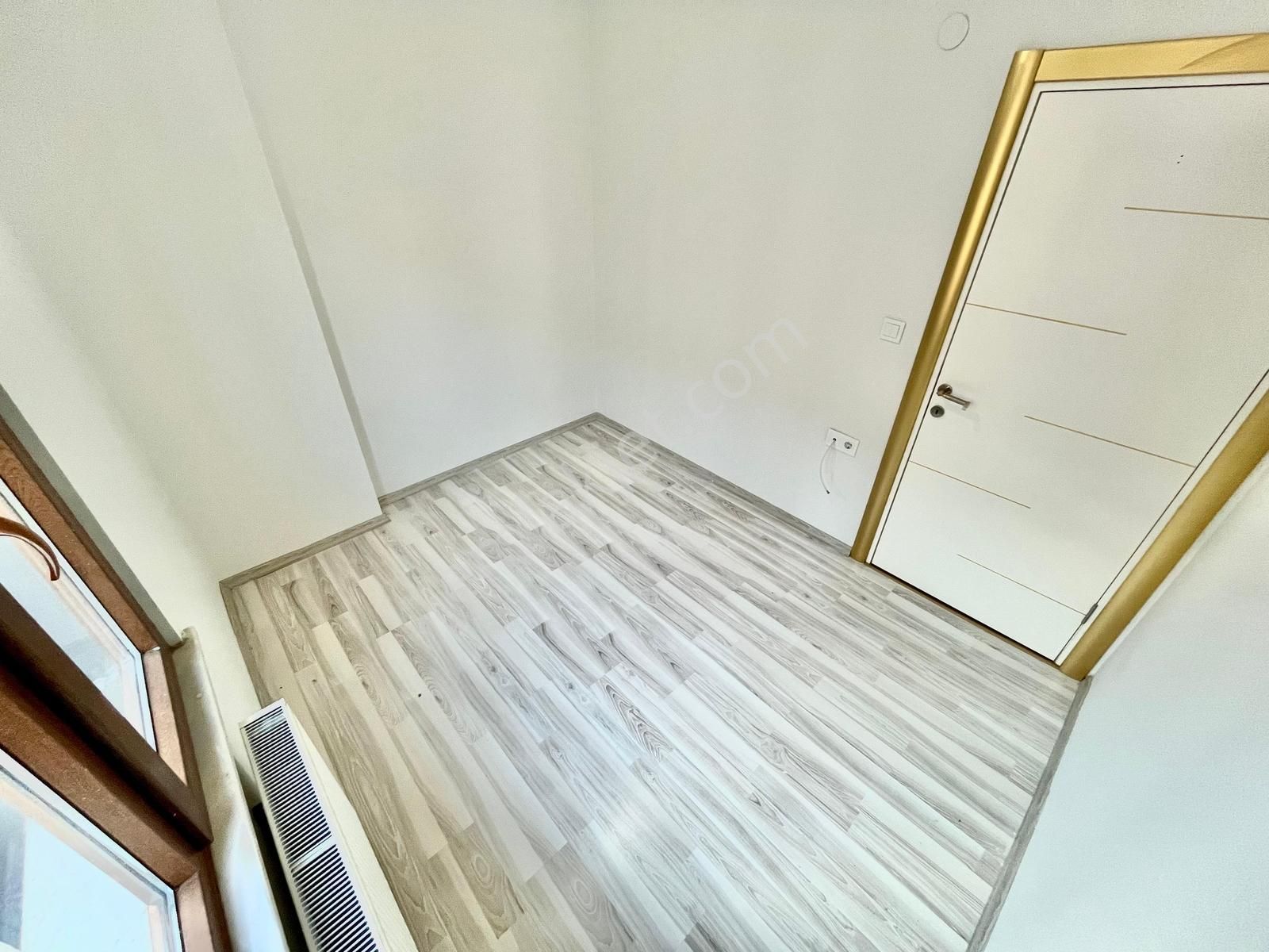 Gümüş'den Altınkumda Geniş Cam Balkonlu Ara Kat Şahane 2+1 Daire - Görsel 13