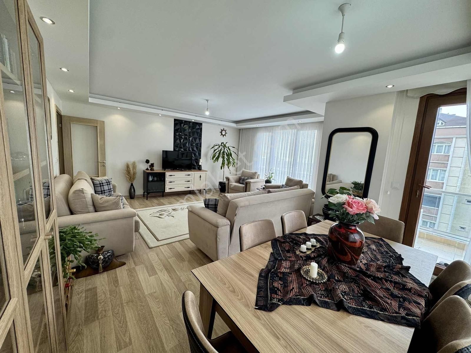 Büyükçekmece'de Site İçinde Deniz Manzaralı Ara Kat 3+1 Daire - Görsel 5