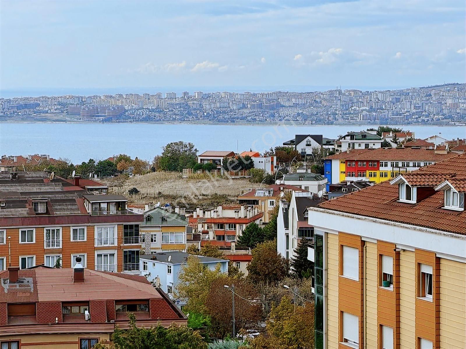 Büyükçekmece'de Site İçinde Deniz Manzaralı Ara Kat 3+1 Daire - Görsel 3