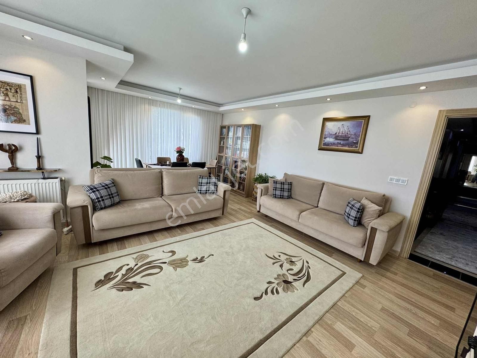 Büyükçekmece'de Site İçinde Deniz Manzaralı Ara Kat 3+1 Daire - Görsel 2