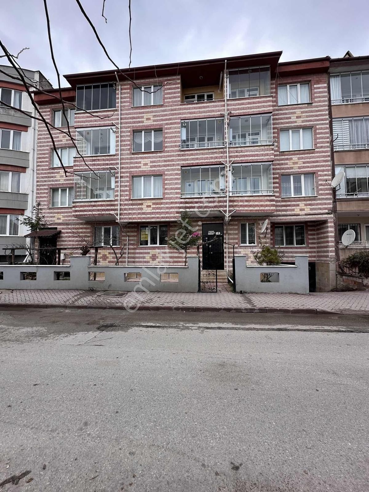 Yenibağlar Şimşek Sokak Üzeri Ebeveyn Banyolu Kiralık 2+1 Daire