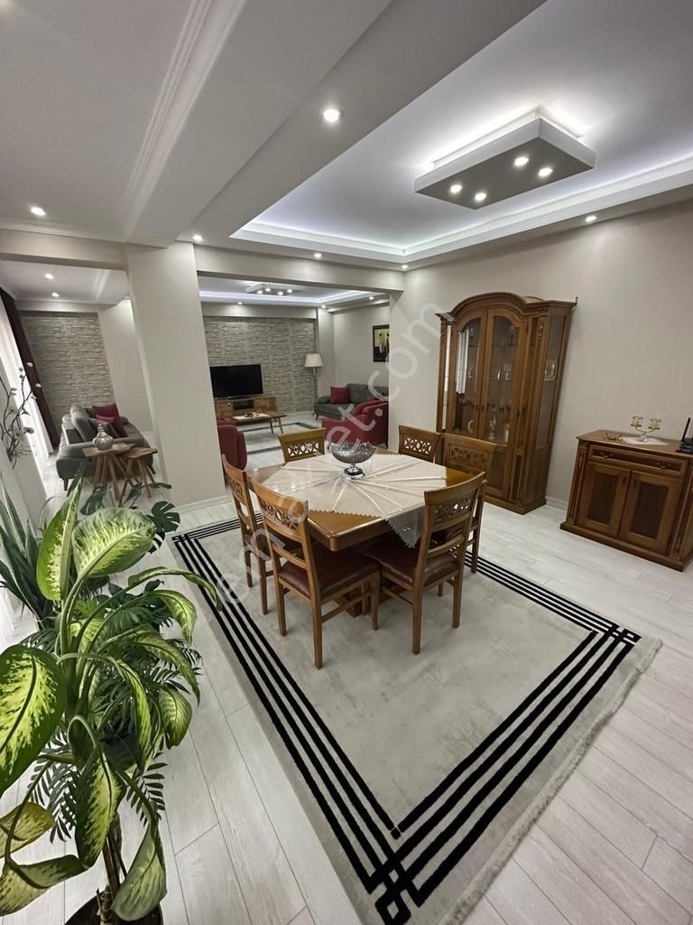 Süper Konumda Satılık 121m2 - 2+1, E5 Ve Metrobüse Yakın - Görsel 2
