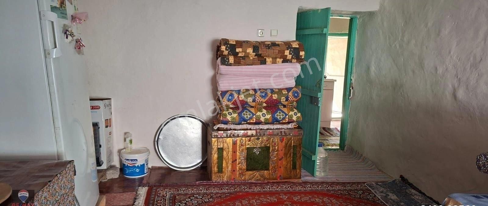 Çukurköy Köy İçi Satılık Taş Ev - Görsel 2