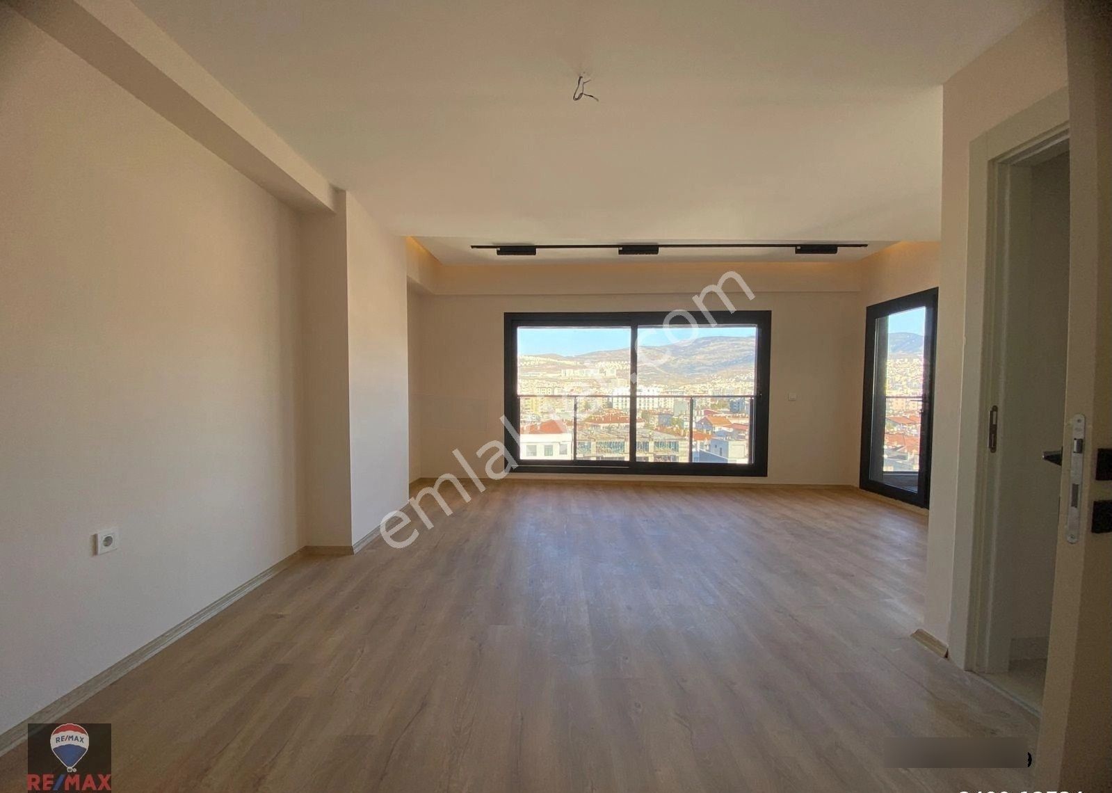 İzmir Bayraklı Ankara Caddesinde Sıfır Kiralık 3+1 - Görsel 2