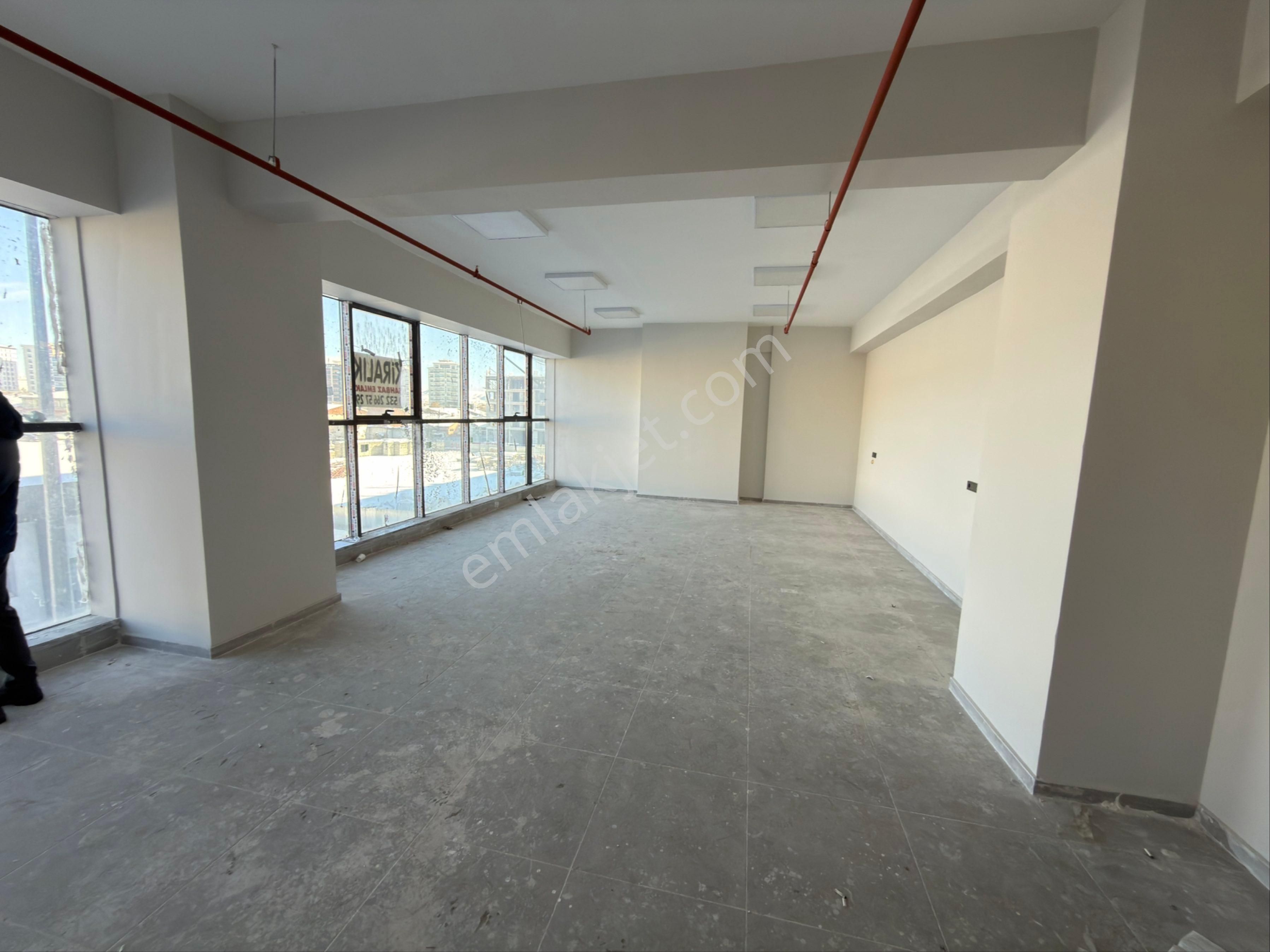 Şahbaz Emlak’tan | Eski Sanayi Projesinde Kiralık Ofis - Görsel 6