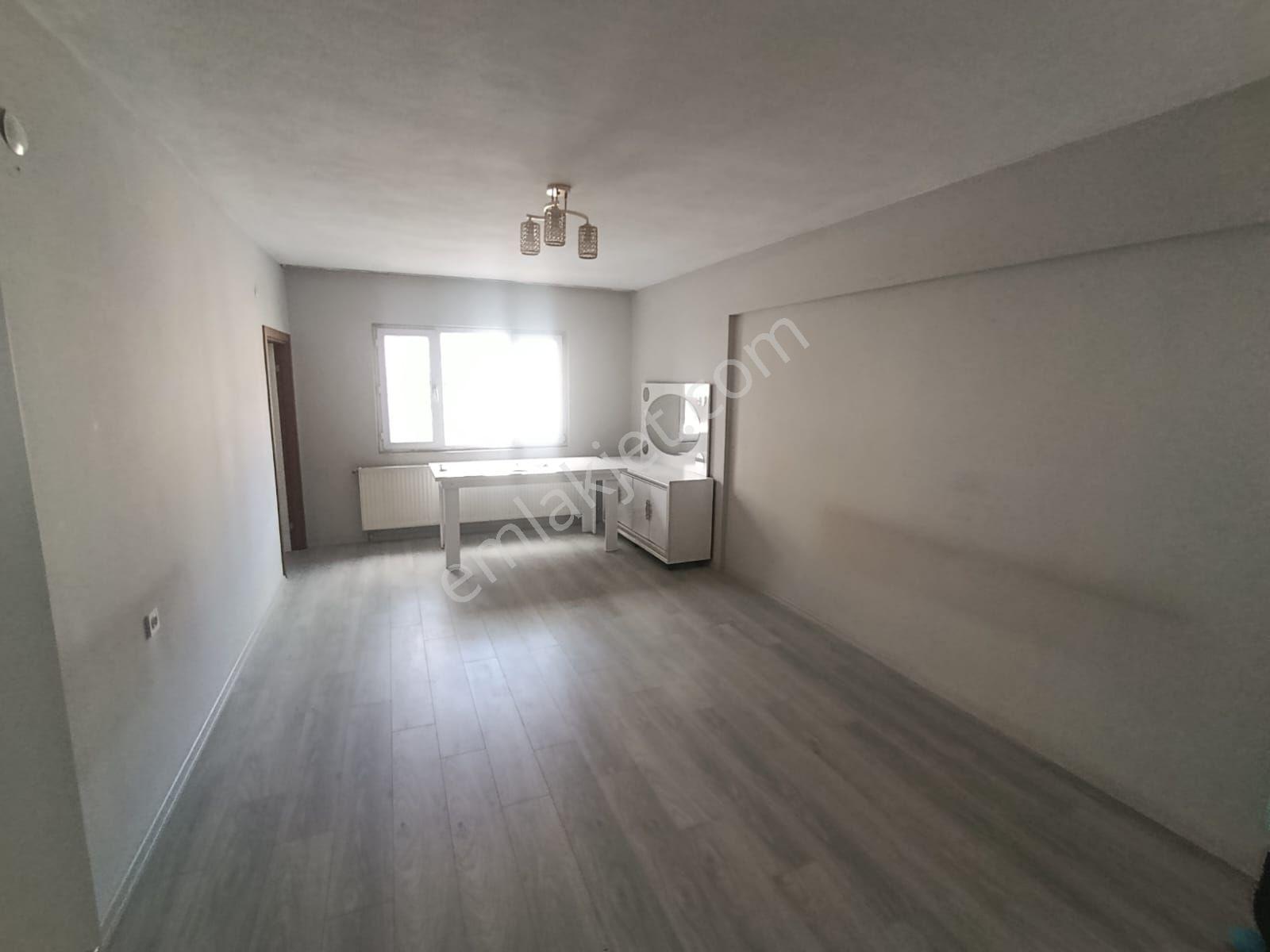 Murat Türkmen'den Topçu_mah. Kiralık Ön_cepheli 1.ara_katta_3+1 - Görsel 24