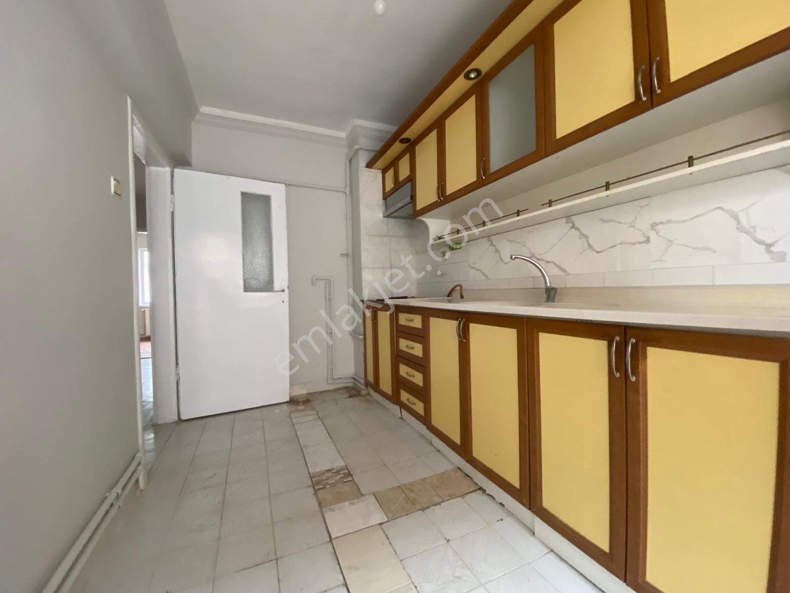 Koza Emlak'tan İstasyon Mahalesinde Ara Katta 3+1 Ön Cephe Çift Balkonlu Uygun Fiyata Satılık Daire - Görsel 3