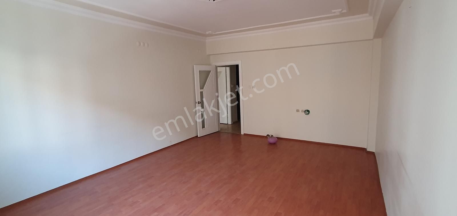 Bahçelievler Mah. Caddeye Yakın Kiralık 3+1 Balkonlu, Ara Kat - Görsel 13