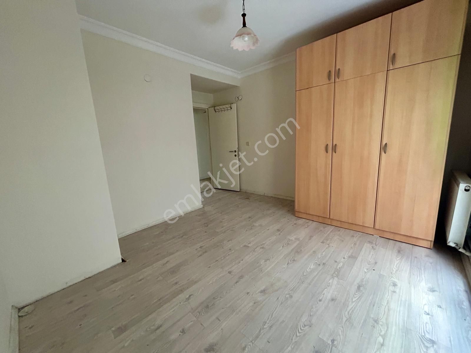 Karşıyaka Şemiklerde Kapalı Mutfaklı Geniş Satılık 1+1 Daire - Görsel 7