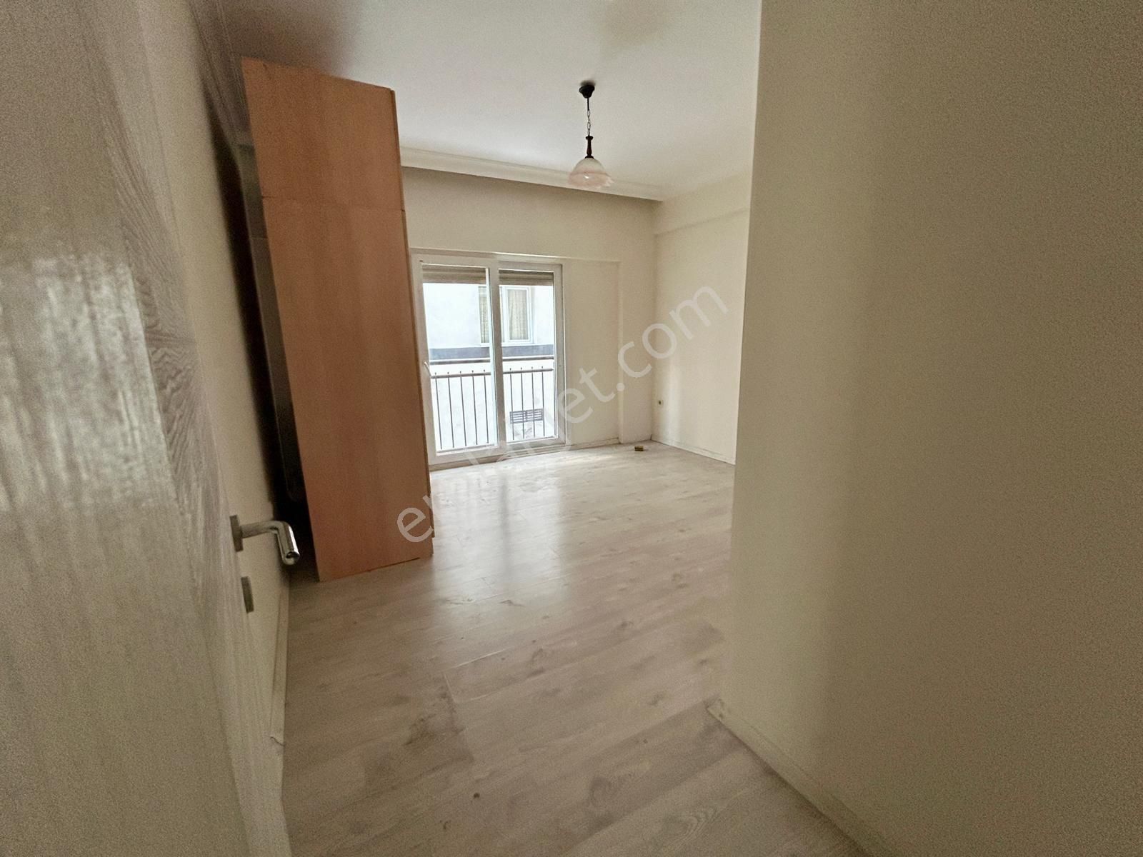 Karşıyaka Şemiklerde Kapalı Mutfaklı Geniş Satılık 1+1 Daire - Görsel 8