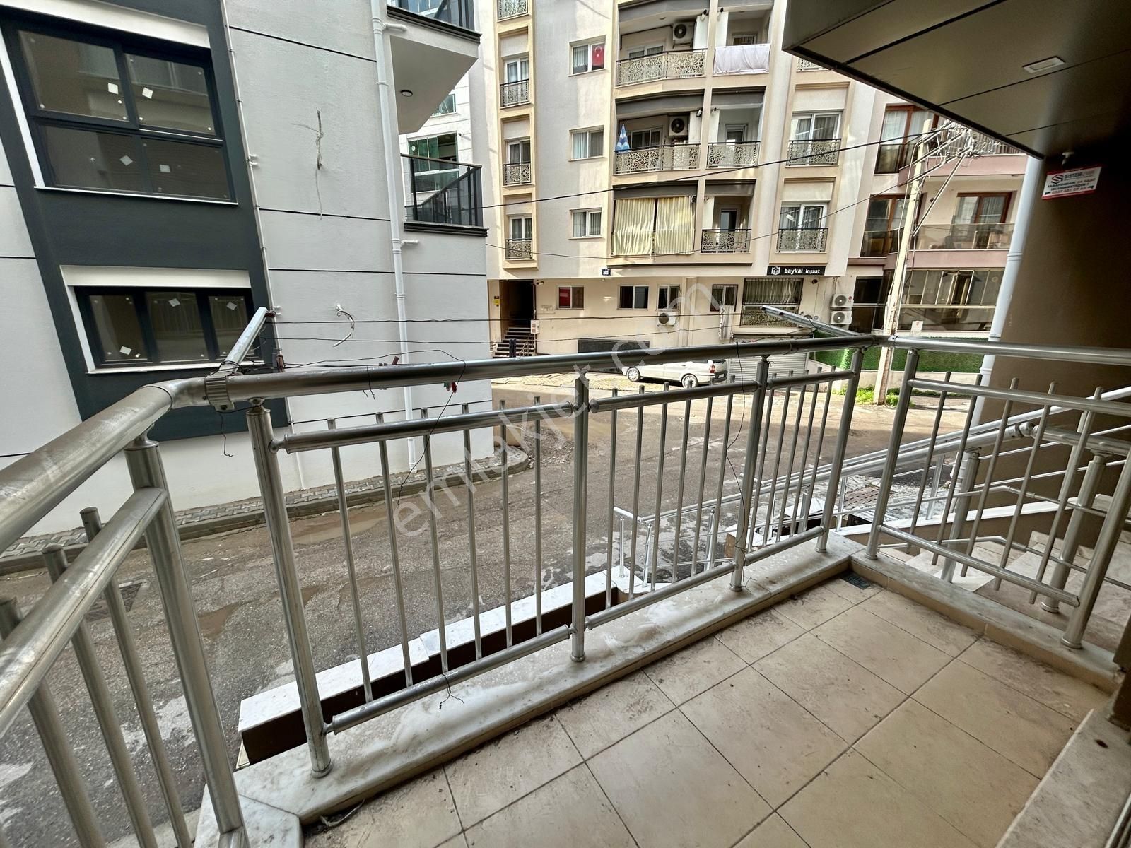 Karşıyaka Şemiklerde Kapalı Mutfaklı Geniş Satılık 1+1 Daire - Görsel 10