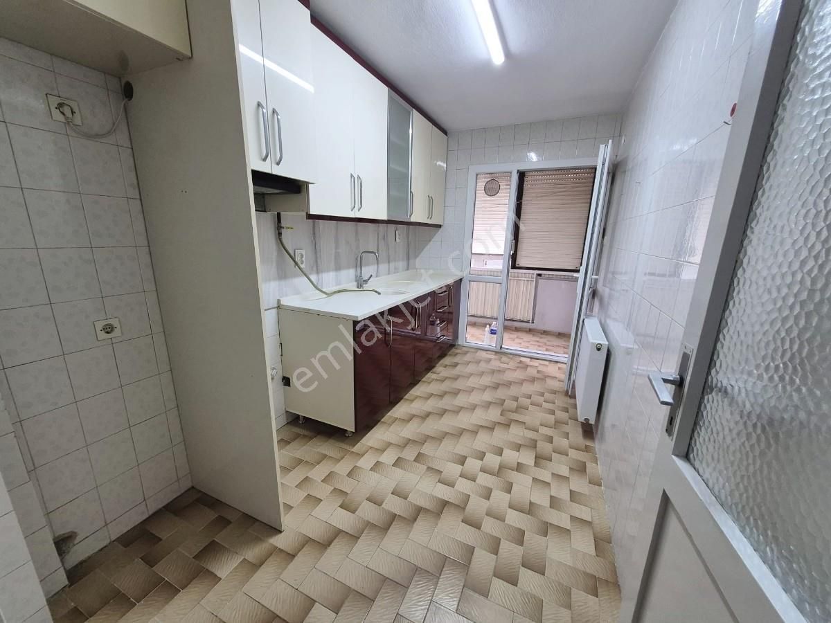 Karşıyaka Dedebaşı Mahallesinde, Ara Kat, Doğalgazlı 3+1 Daire - Görsel 8