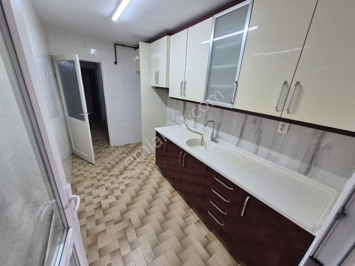 Karşıyaka Dedebaşı Mahallesinde, Ara Kat, Doğalgazlı 3+1 Daire - Görsel 9