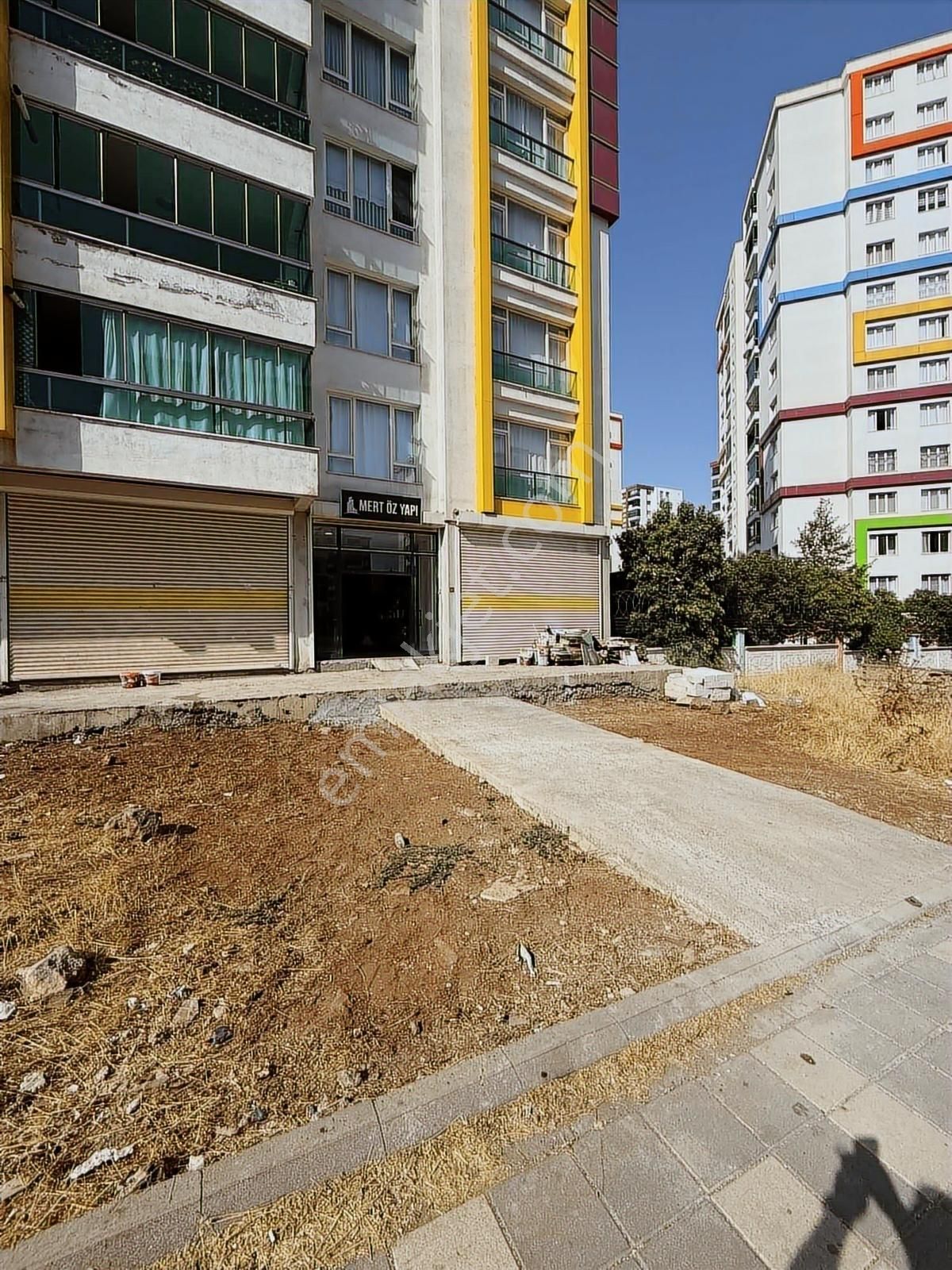 50 Lik Yolda En Güzel Konumda Satılık Dükkan Yatırımlık (acil)