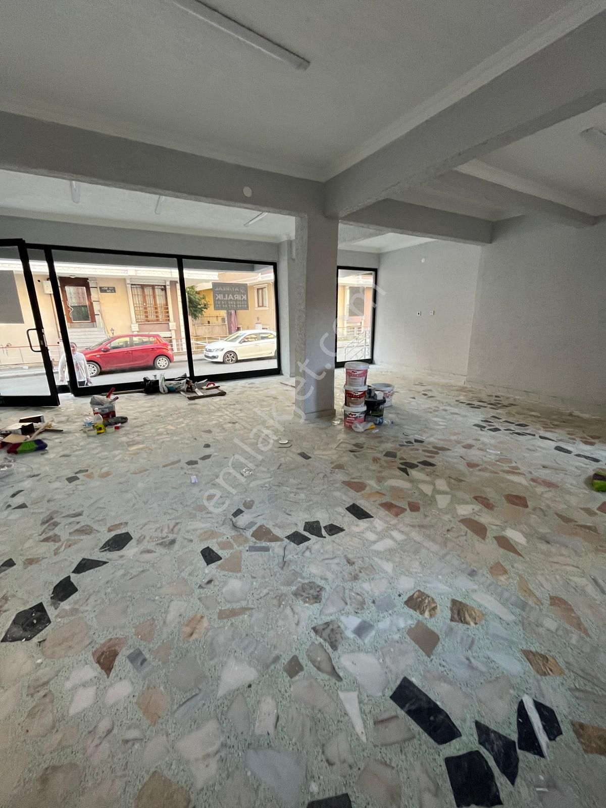 Ay Real'den Cumhuriyet Mahallesinde Durak Önünde 42 M2 Kiralık Dükkan İşyeri Ofis - Görsel 15