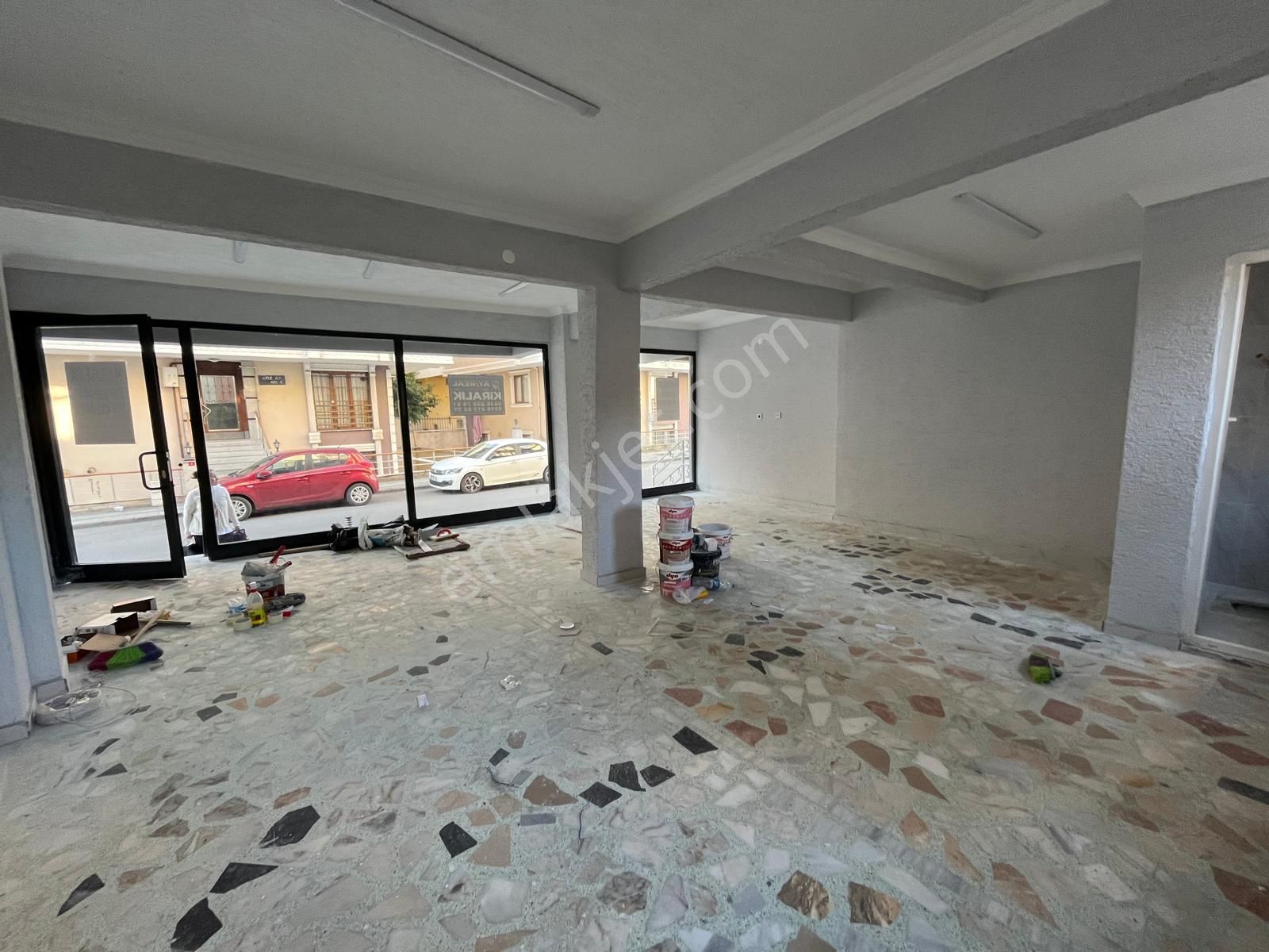 Ay Real'den Cumhuriyet Mahallesinde Durak Önünde 42 M2 Kiralık Dükkan İşyeri Ofis - Görsel 12
