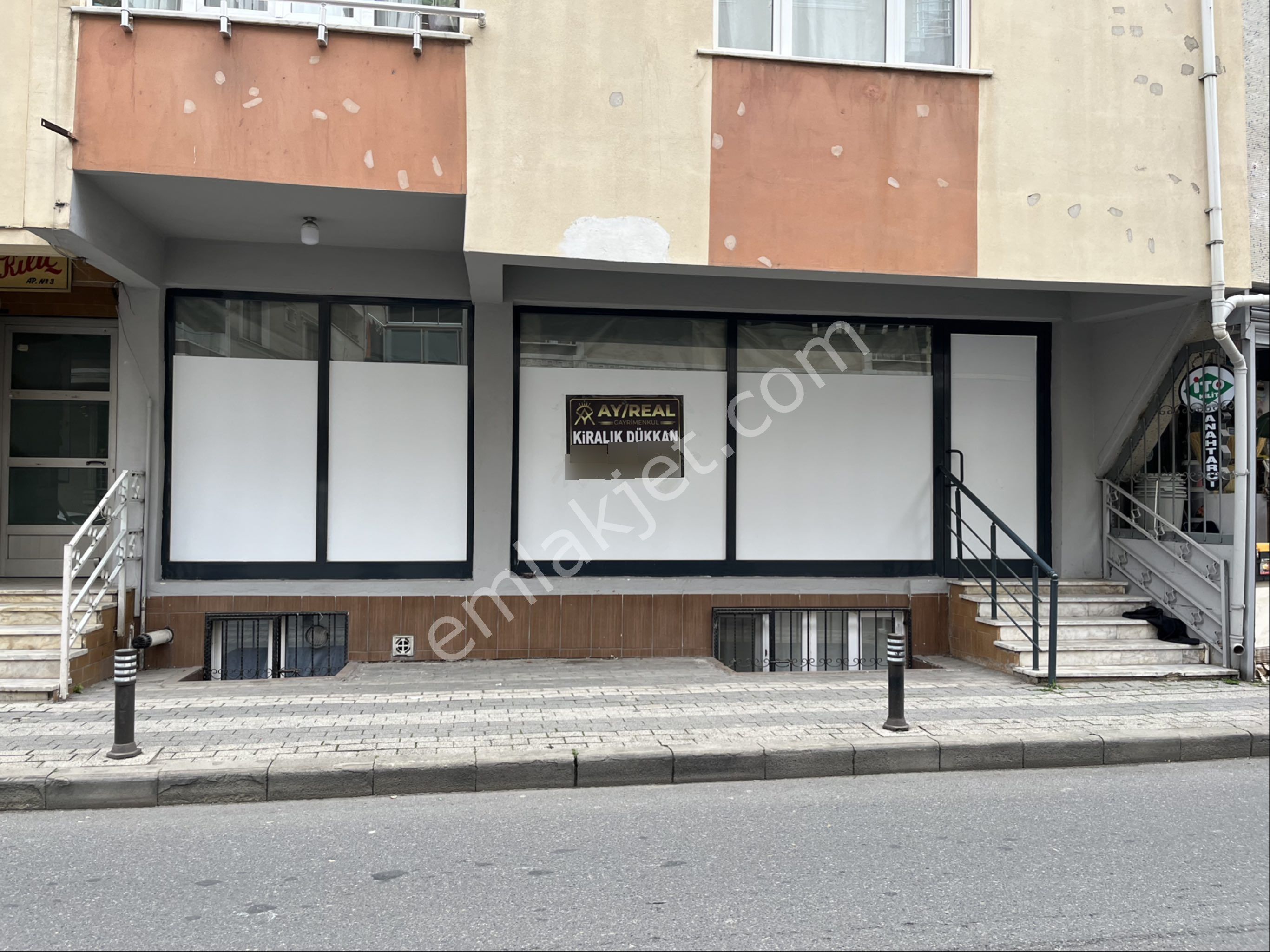 Ay Real'den Cumhuriyet Mahallesinde Durak Önünde 42 M2 Kiralık Dükkan İşyeri Ofis
