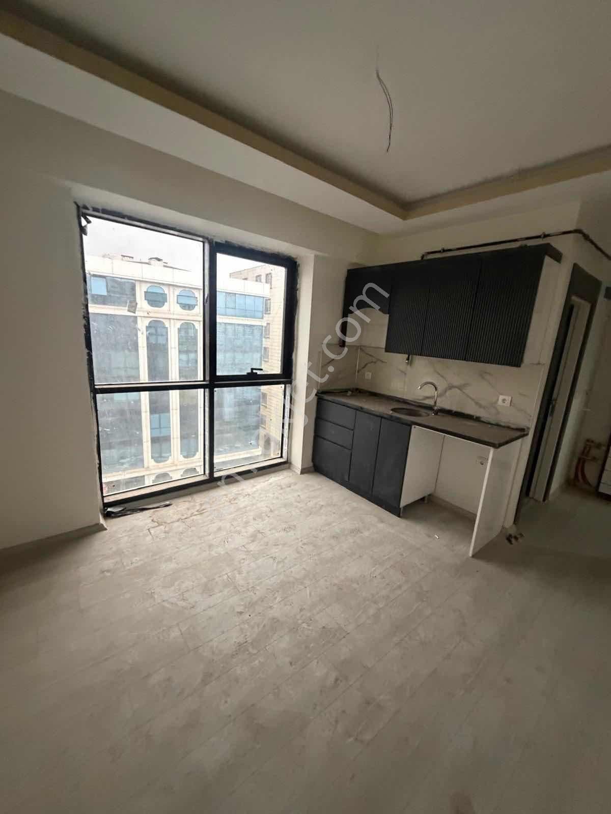 Salih Kaya Plaza Kiralık 1+0 Büro Cadde Cephesi