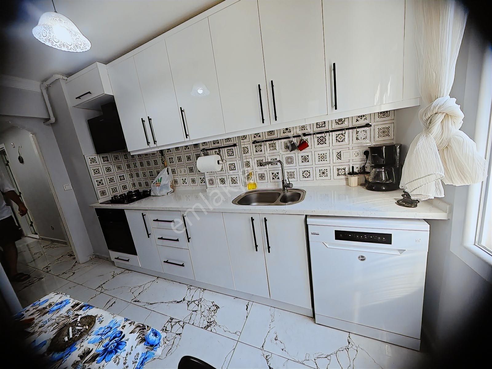 Göztepe Metro Yakını Doğalgazlı Eşyalı 3+1 Çok Bakımlı Arakat - Görsel 6