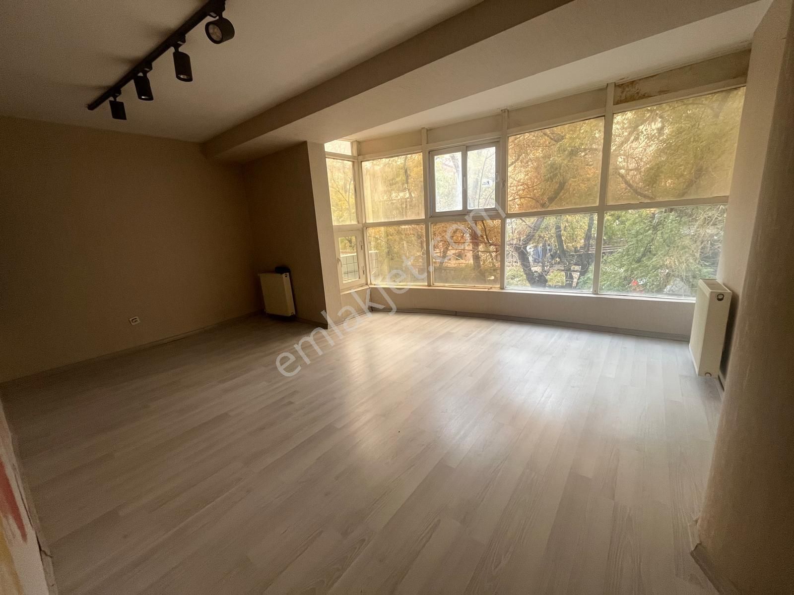 Yüksel Caddesinde Ön Cephe 2+1 Satılık Ofis - Görsel 2