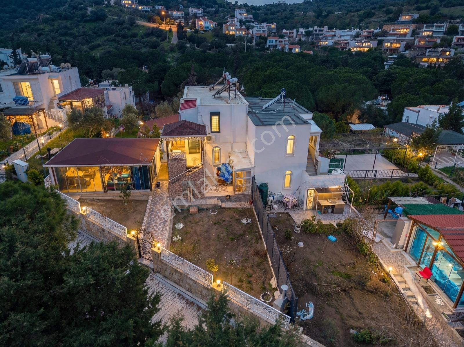 Foça Fotaş Tatil Köyü'nde Bahçeli Satılık 1+1 Daire - Görsel 11