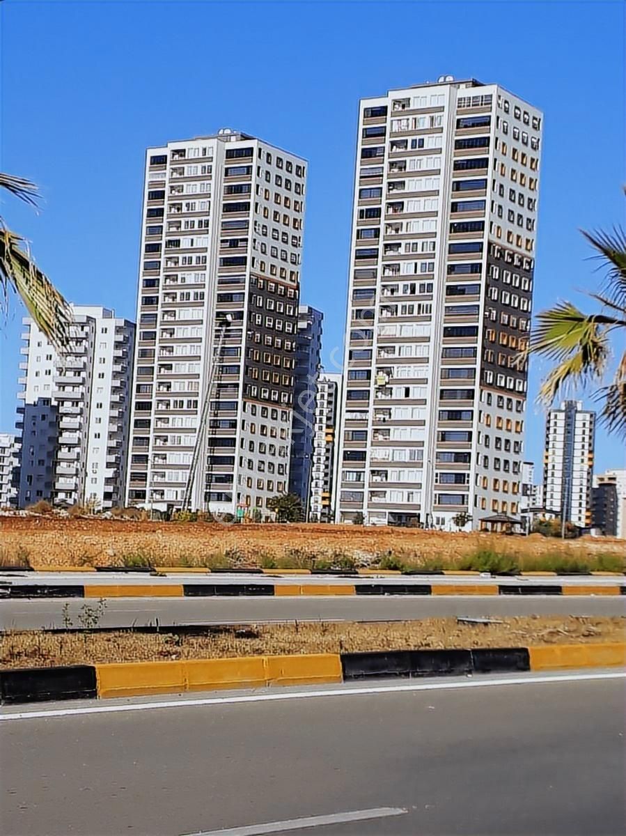 Stadyuma Yakın, Havuzlu, 3+1 Giyinme Odalı, Klimaya Gerek Yok