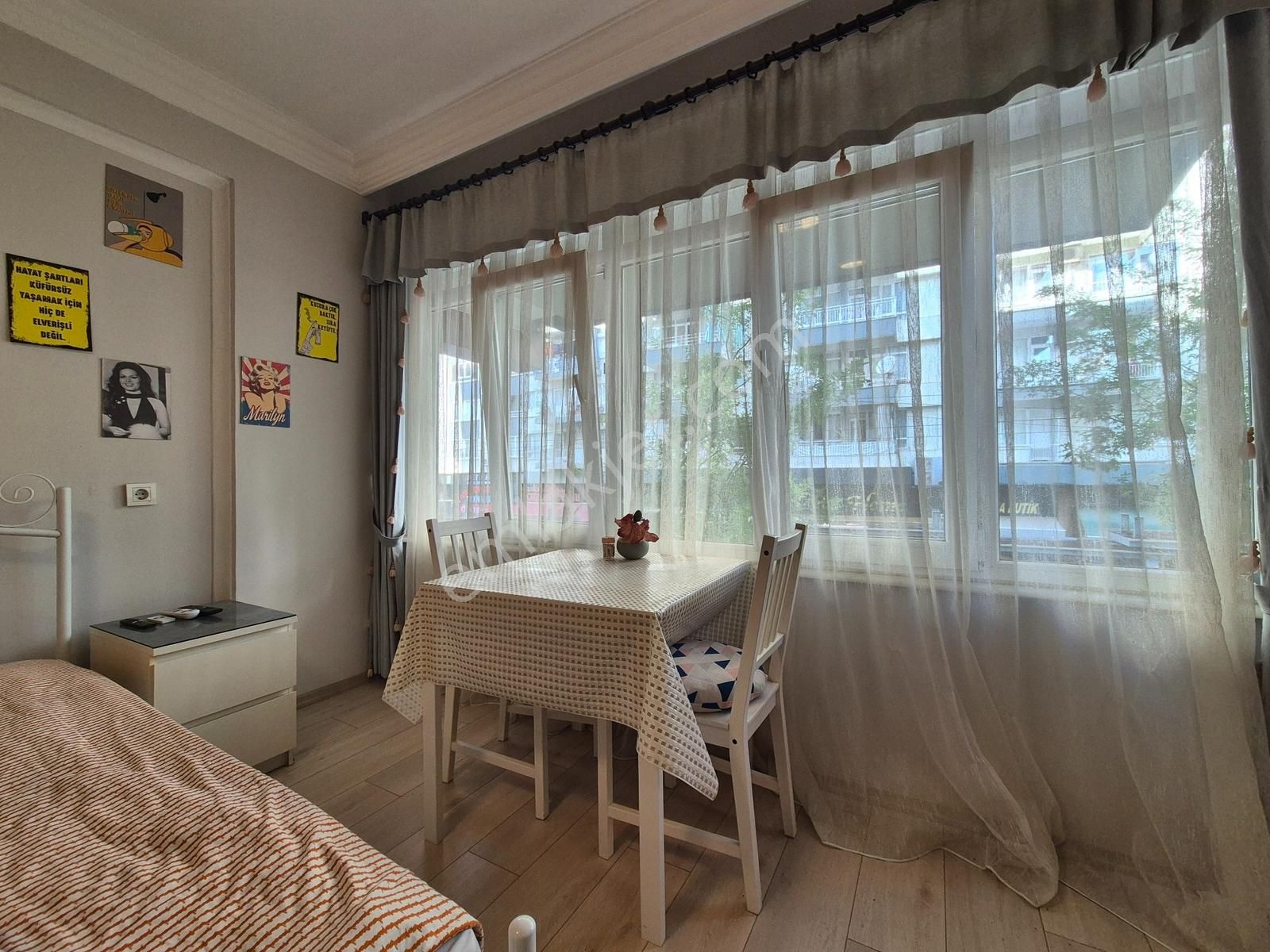 Şehir Merkezinde Tramvay Yanı Eşyalı Kiralık 1+0 Daire - Görsel 7