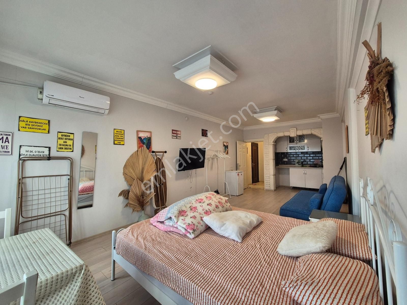 Şehir Merkezinde Tramvay Yanı Eşyalı Kiralık 1+0 Daire