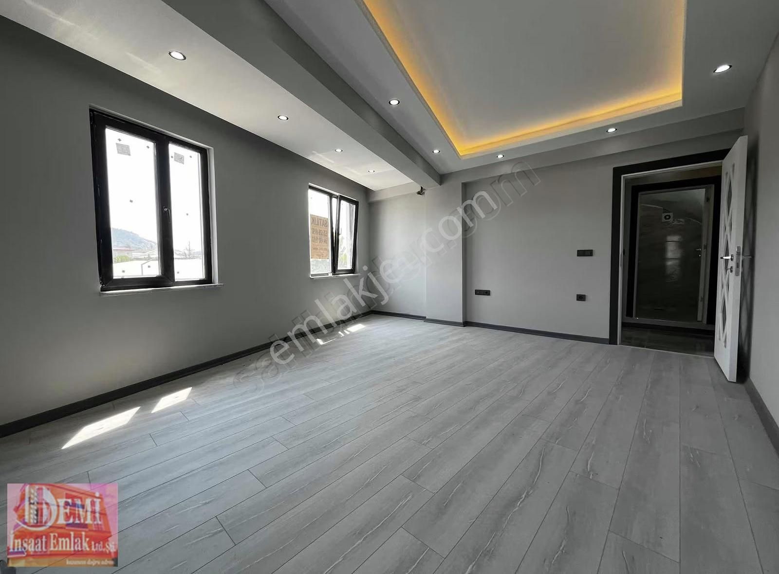 Barbaros Caddesi Üzerinde Ön Cephe Sıfır 2+1 Asansörlü Daire - Görsel 15