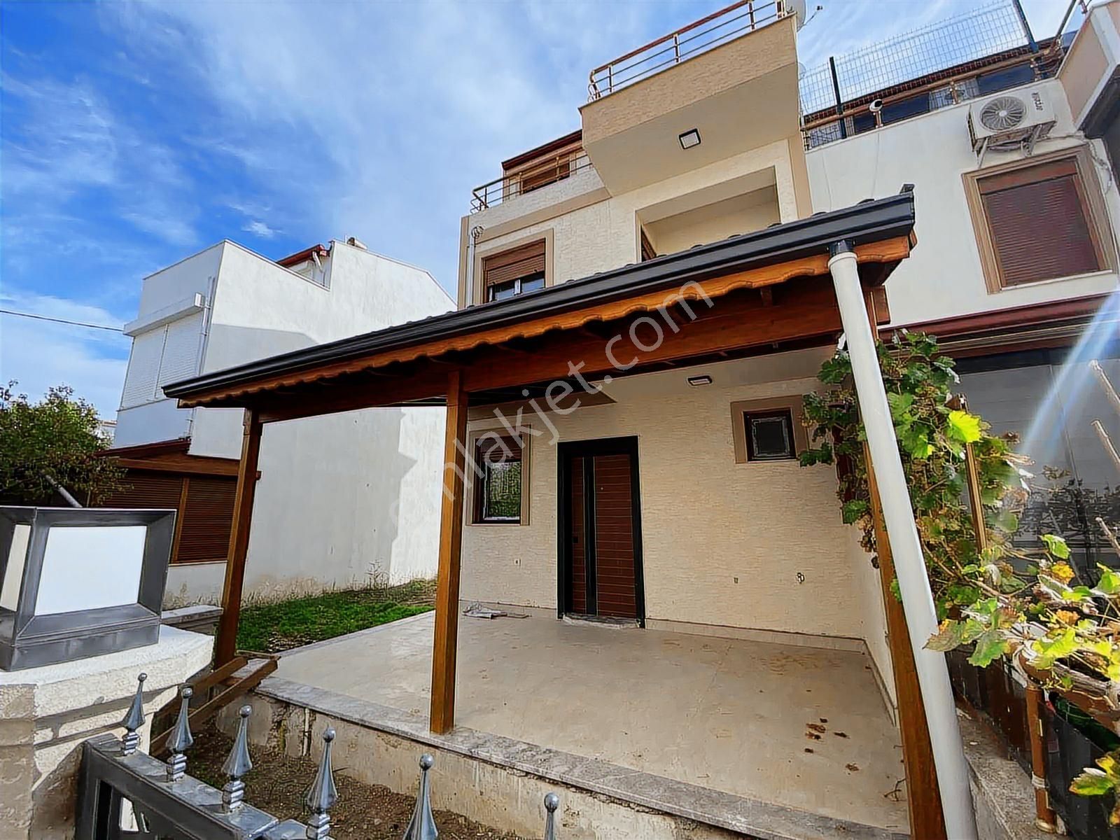 Dağlı !gayrimenkul'den Altınova Sahilde 3+1 Fırsat Villa - Görsel 2