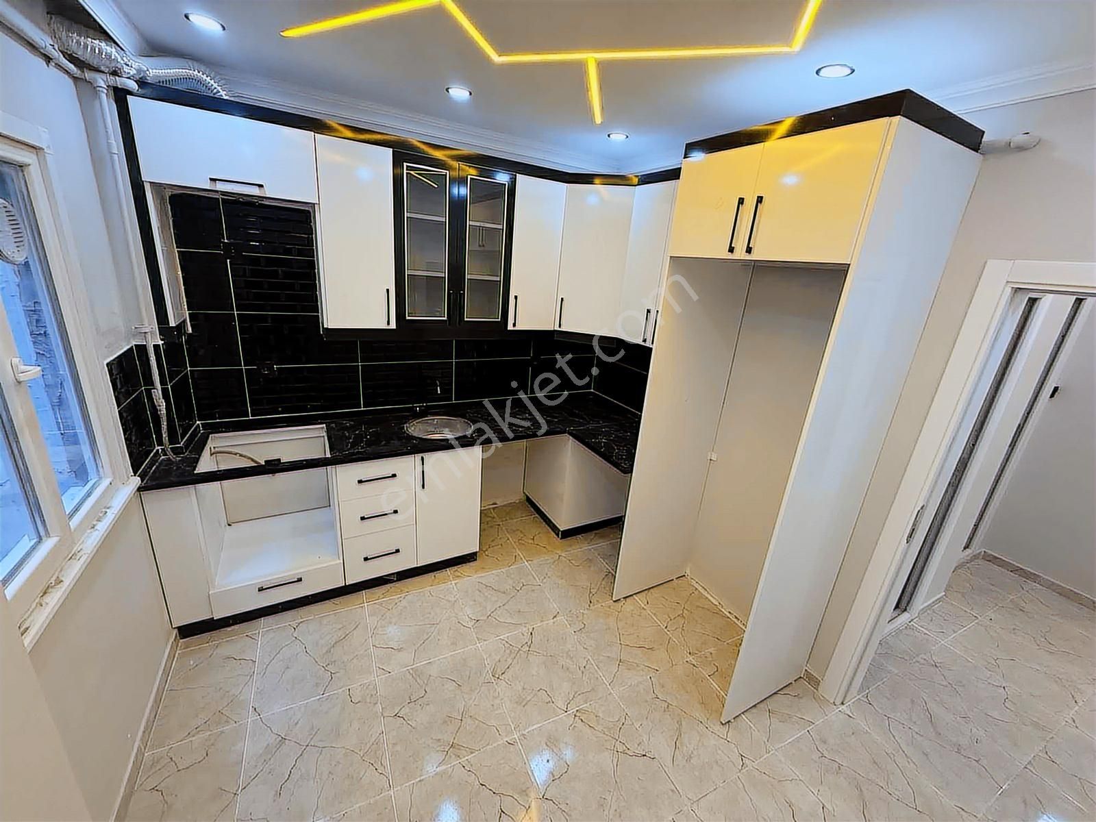 Pusula İnşaatan İ,paşa Mah Cadeye 1dakika Mesafede Yüksek Giriş