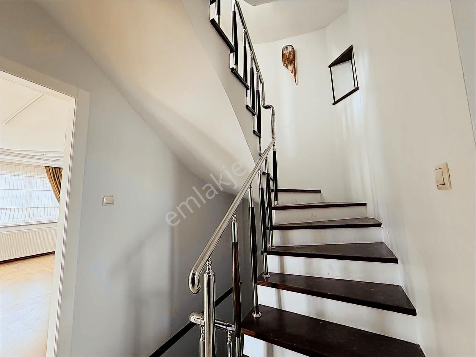 Bm Real Estate Gümüştepe Adakent 2'de Satılık Bakımlı 5+1 Villa - Görsel 15