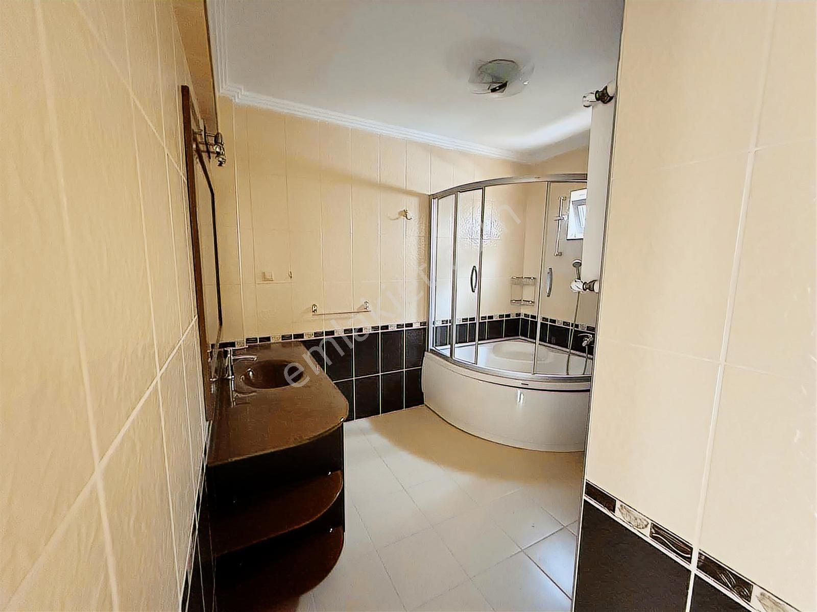 Bm Real Estate Gümüştepe Adakent 2'de Satılık Bakımlı 5+1 Villa - Görsel 21