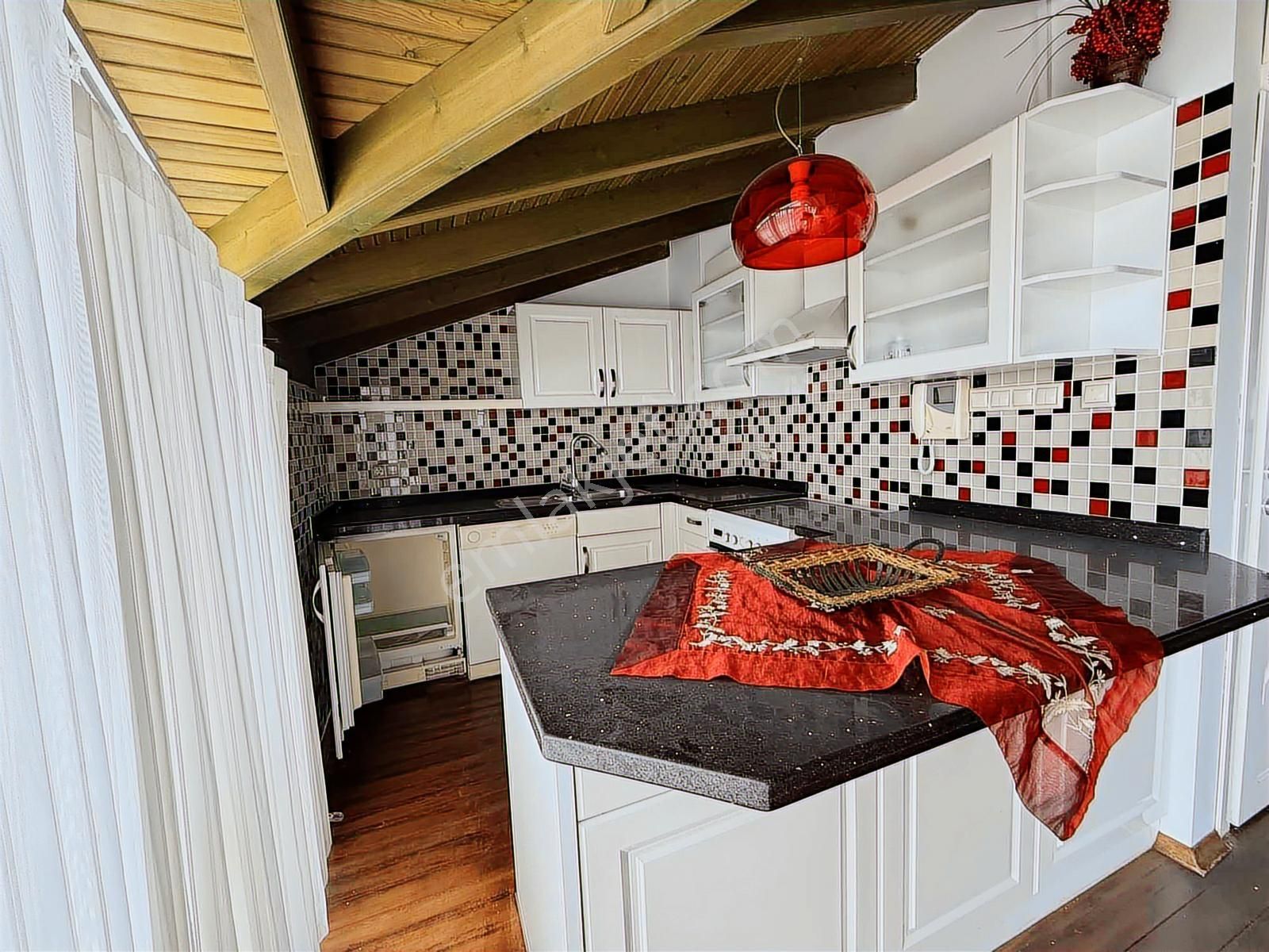 Bm Real Estate Gümüştepe Adakent 2'de Satılık Bakımlı 5+1 Villa - Görsel 12