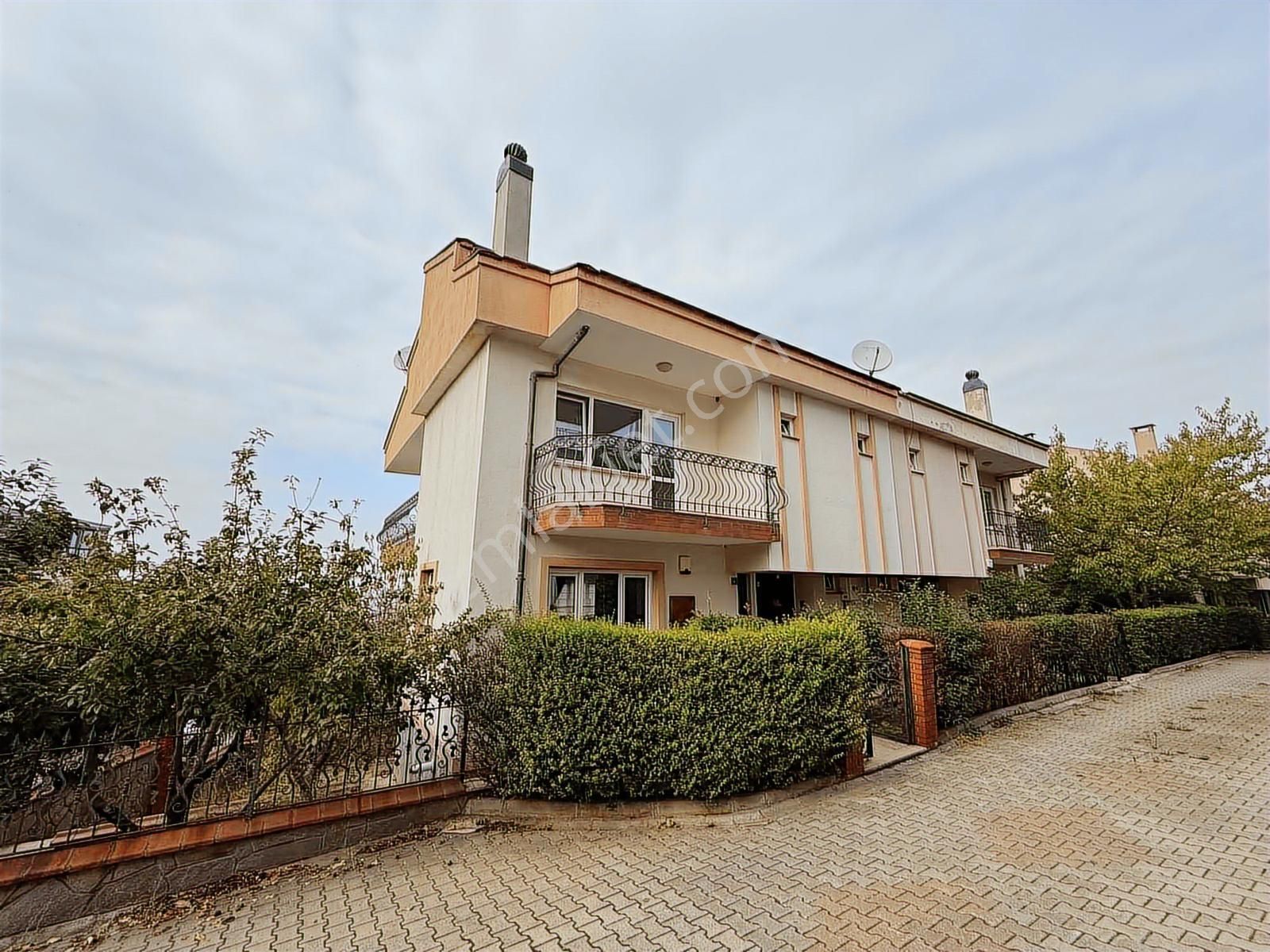 Bm Real Estate Gümüştepe Satılık Bakımlı 5+1 Müstakil Ev - Görsel 3