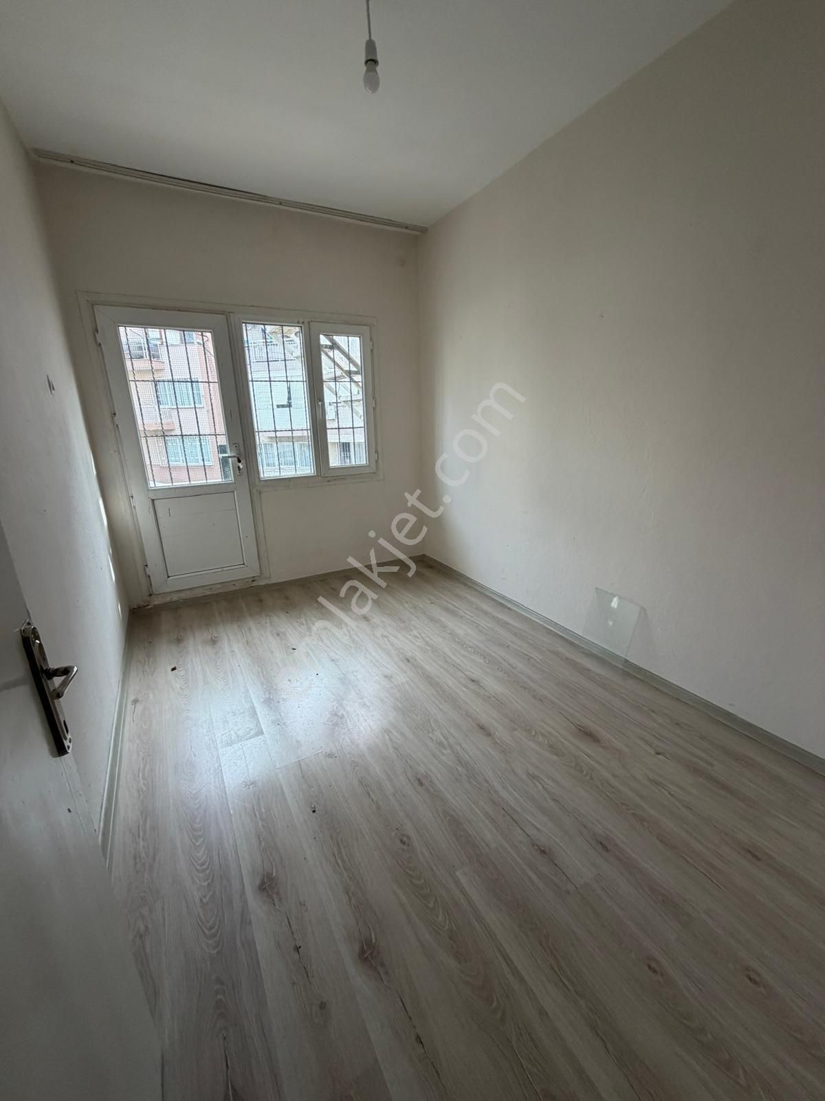 3+1 Karanlık Oda Yok Çift Cepheli Merkezi Konumda Kiralık Daire - Görsel 17