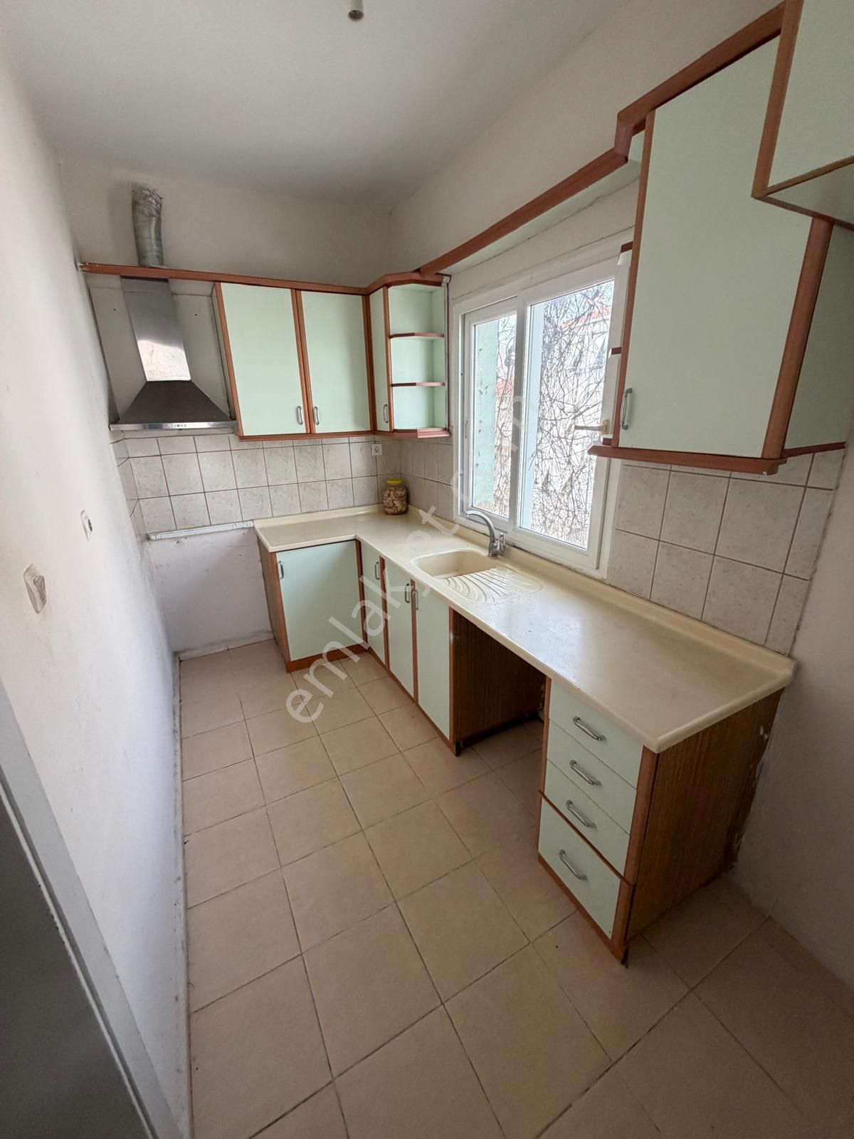 3+1 Karanlık Oda Yok Çift Cepheli Merkezi Konumda Kiralık Daire - Görsel 6