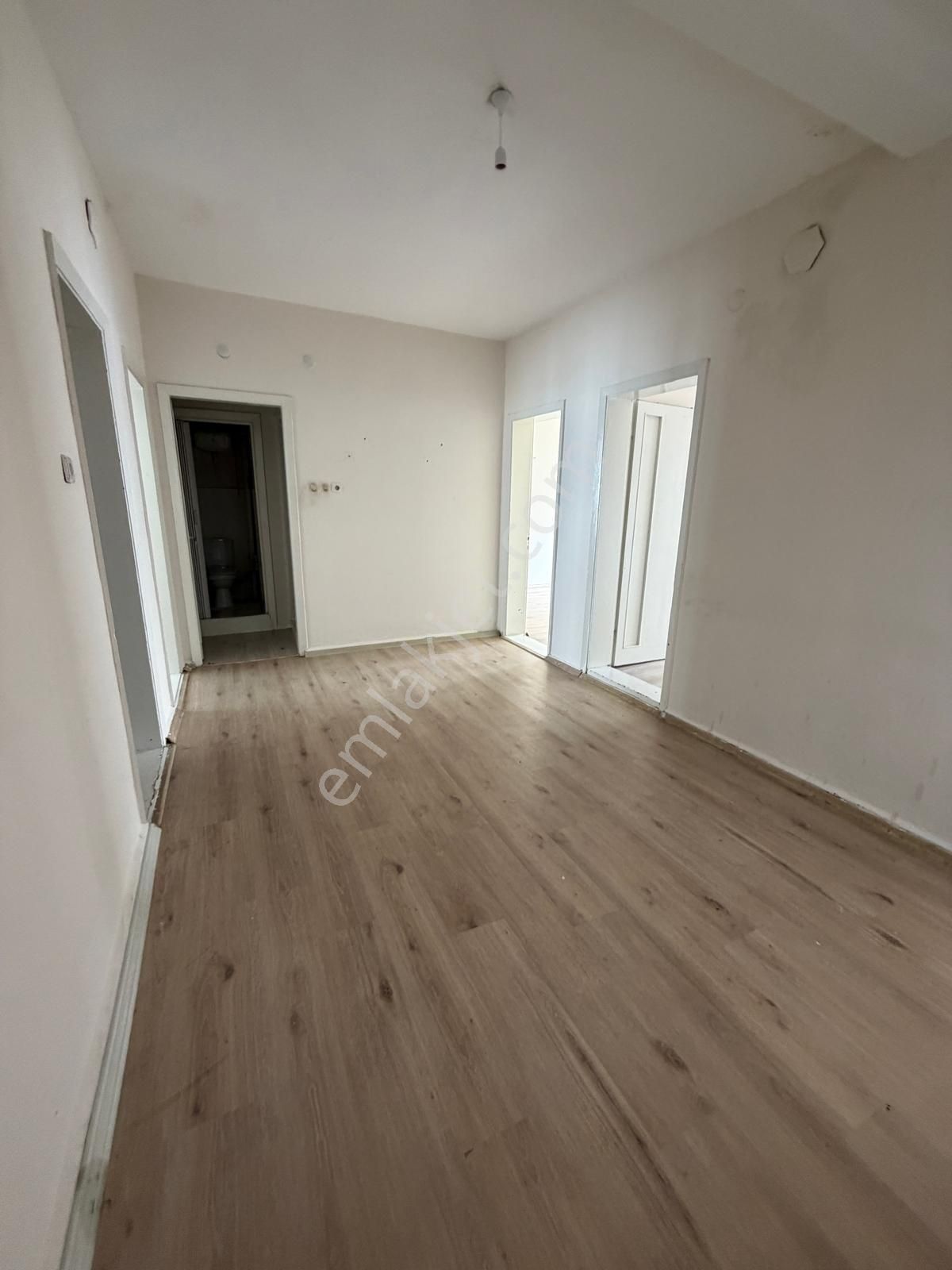 3+1 Karanlık Oda Yok Çift Cepheli Merkezi Konumda Kiralık Daire - Görsel 5