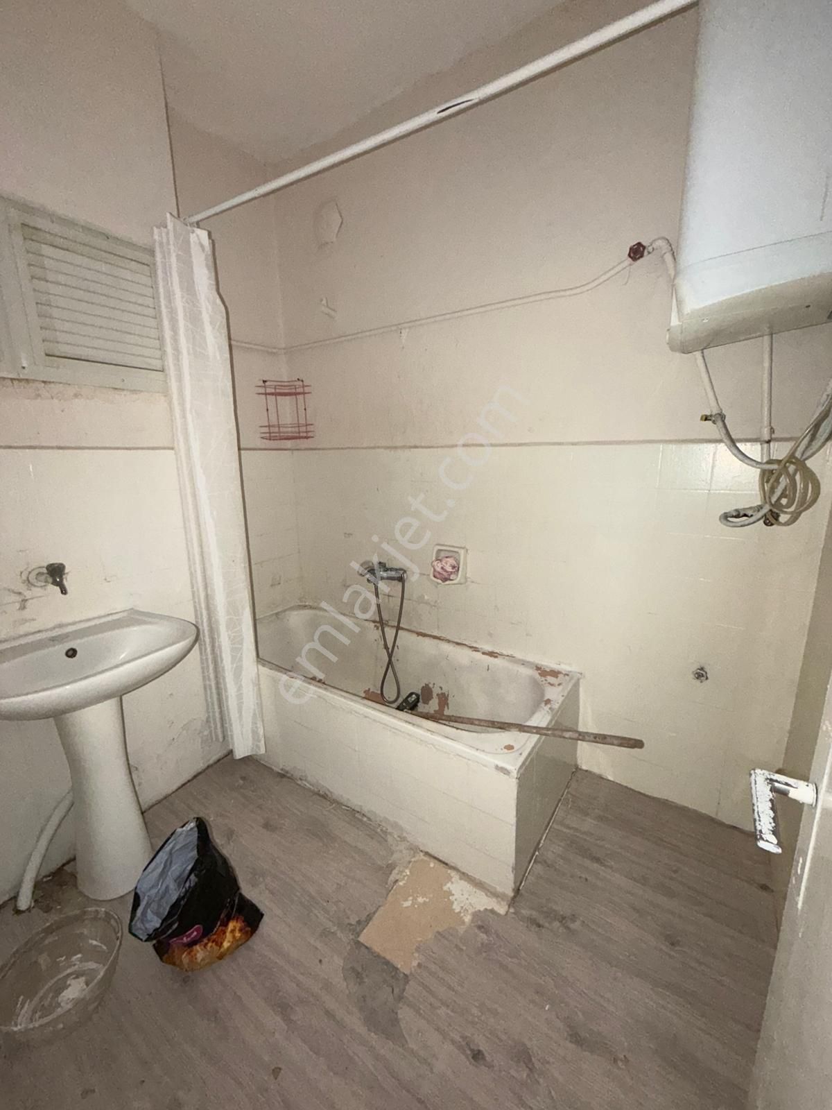 3+1 Karanlık Oda Yok Çift Cepheli Merkezi Konumda Kiralık Daire - Görsel 13