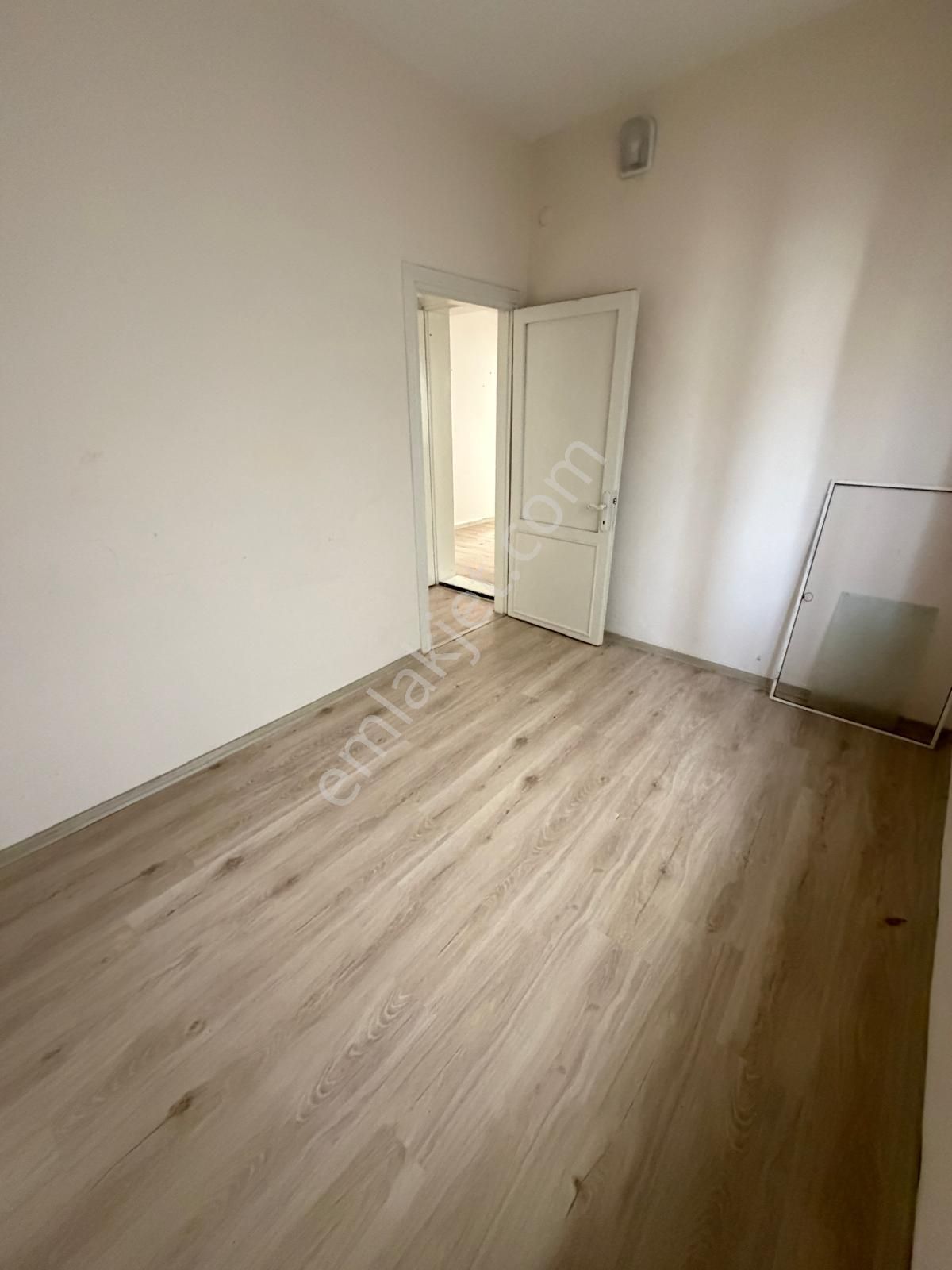 3+1 Karanlık Oda Yok Çift Cepheli Merkezi Konumda Kiralık Daire - Görsel 3
