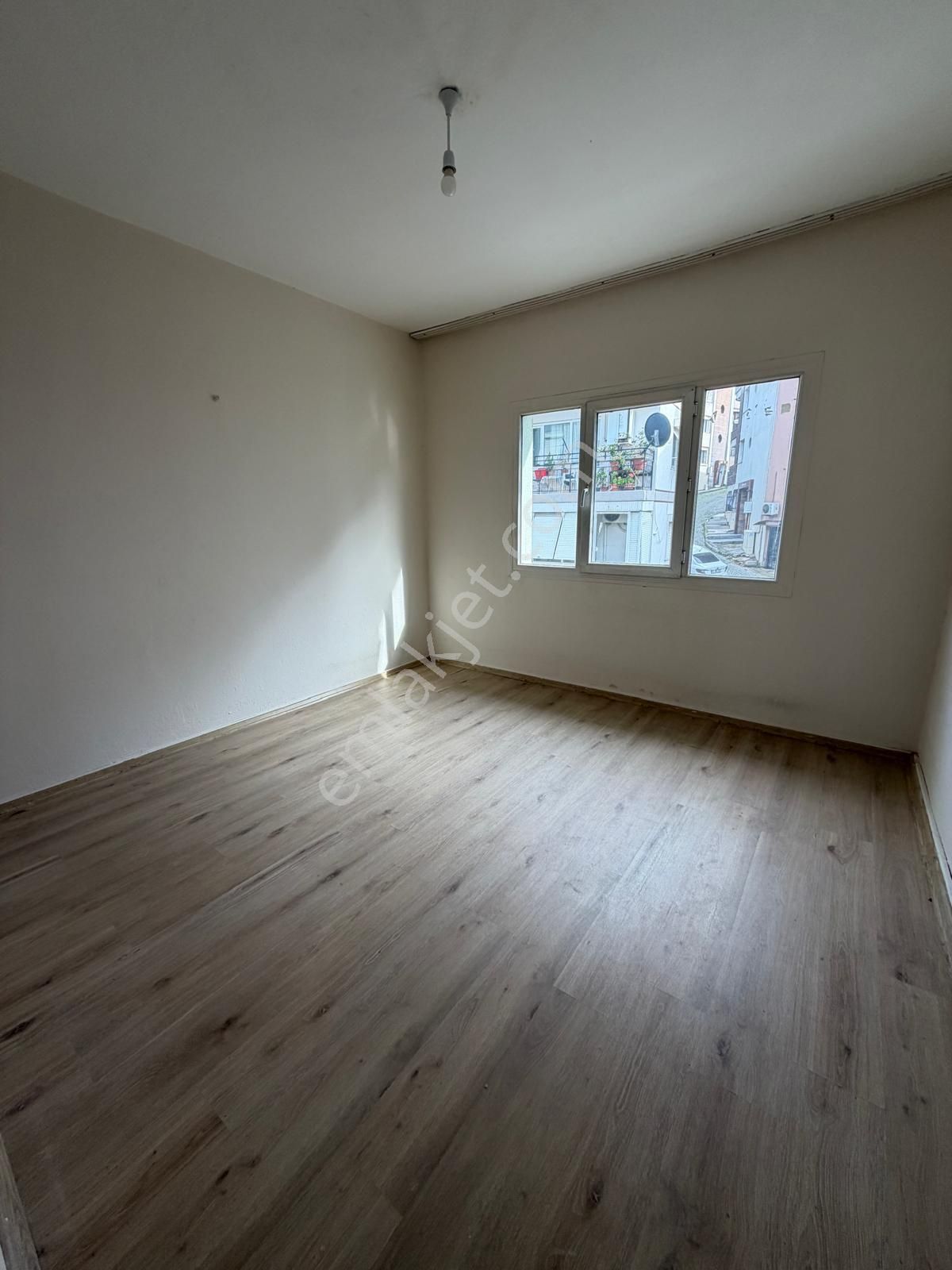 3+1 Karanlık Oda Yok Çift Cepheli Merkezi Konumda Kiralık Daire - Görsel 15