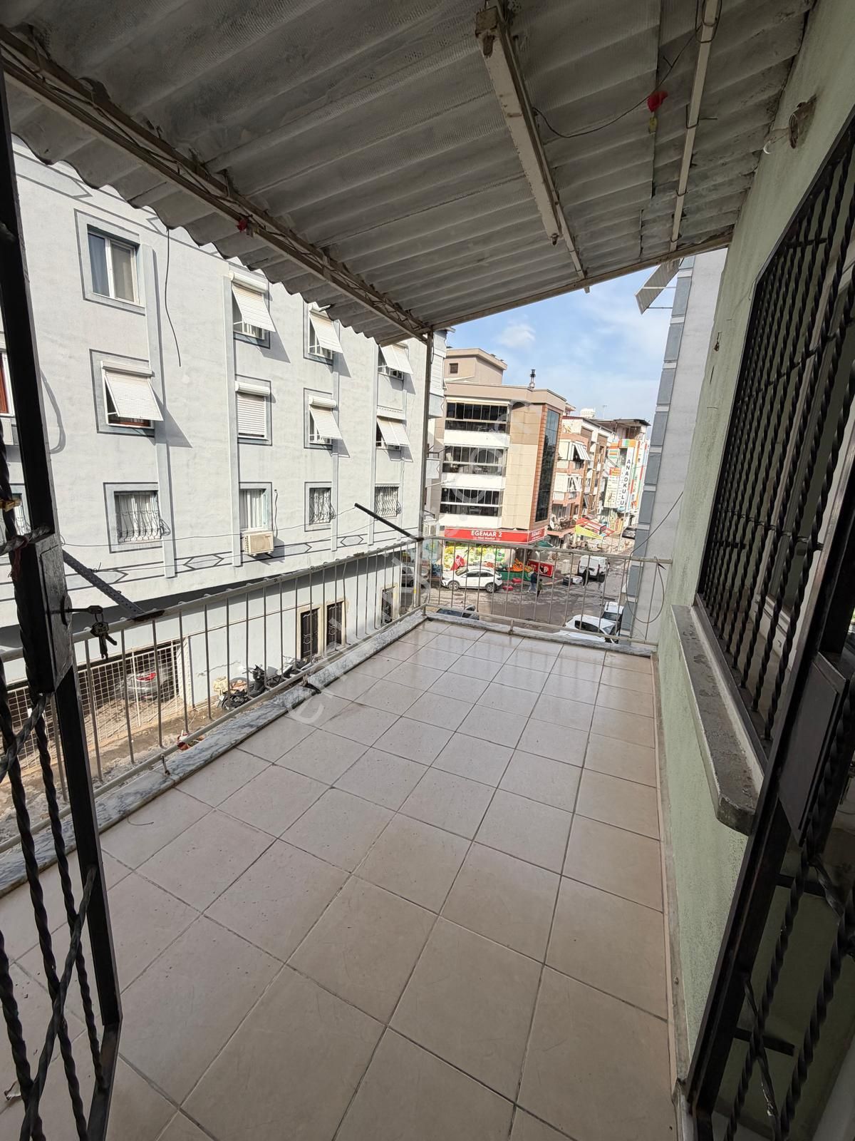 3+1 Karanlık Oda Yok Çift Cepheli Merkezi Konumda Kiralık Daire - Görsel 8