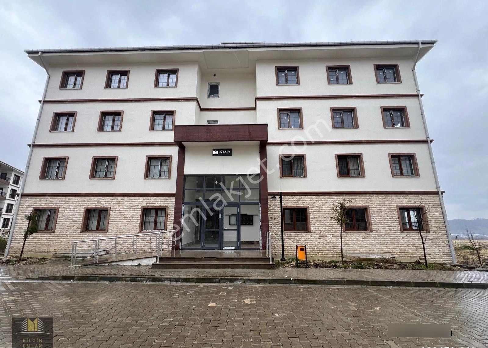 Bilgin Emlaktan Yeni Tokide Ebeveyn Banyolu 3+1 Satılık Daire