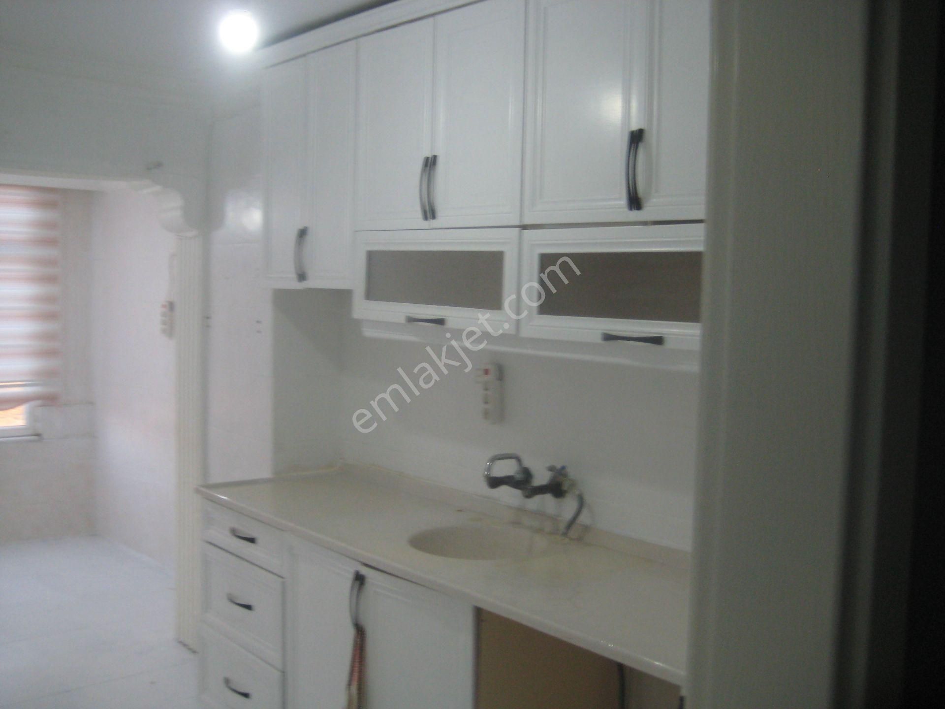 Menemen Atatürk Mahallesinde Ara Kat Ferah Kiralık 2+1 Daire