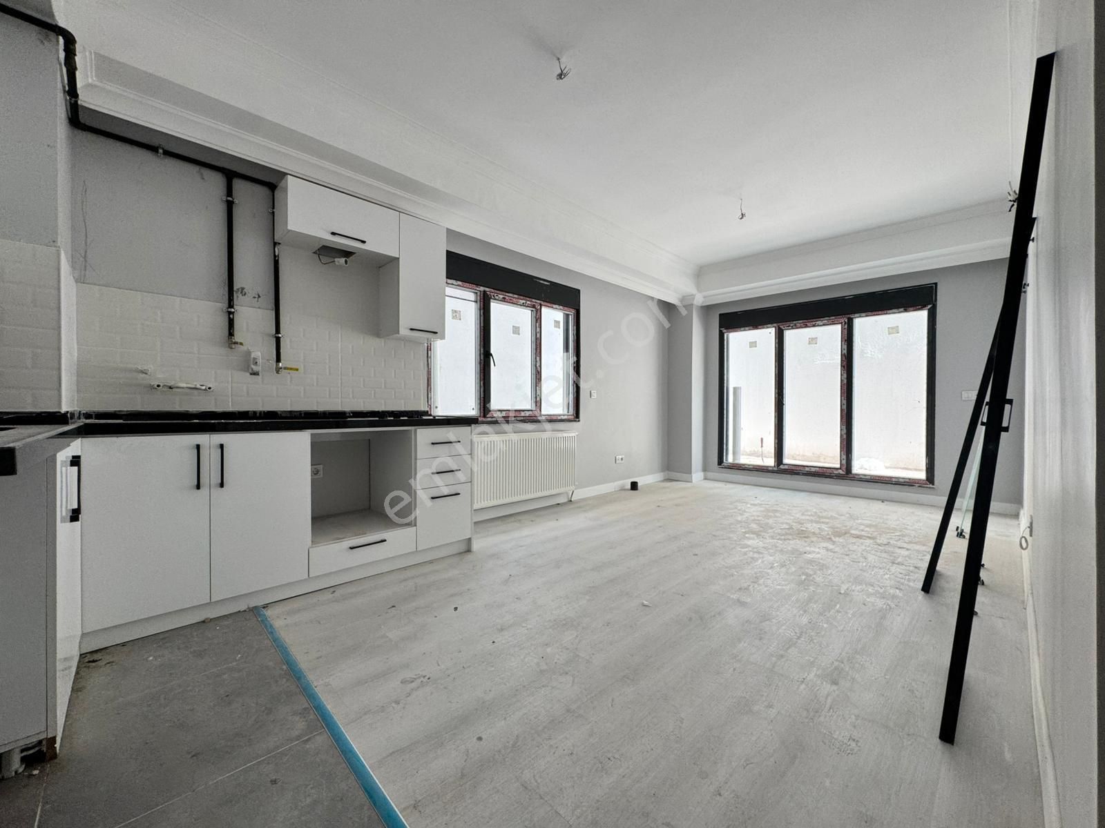 █ Konfor █ Altıntepe'de Minibüse Yakın, Bahçe Teraslı, Sıfır 2+1